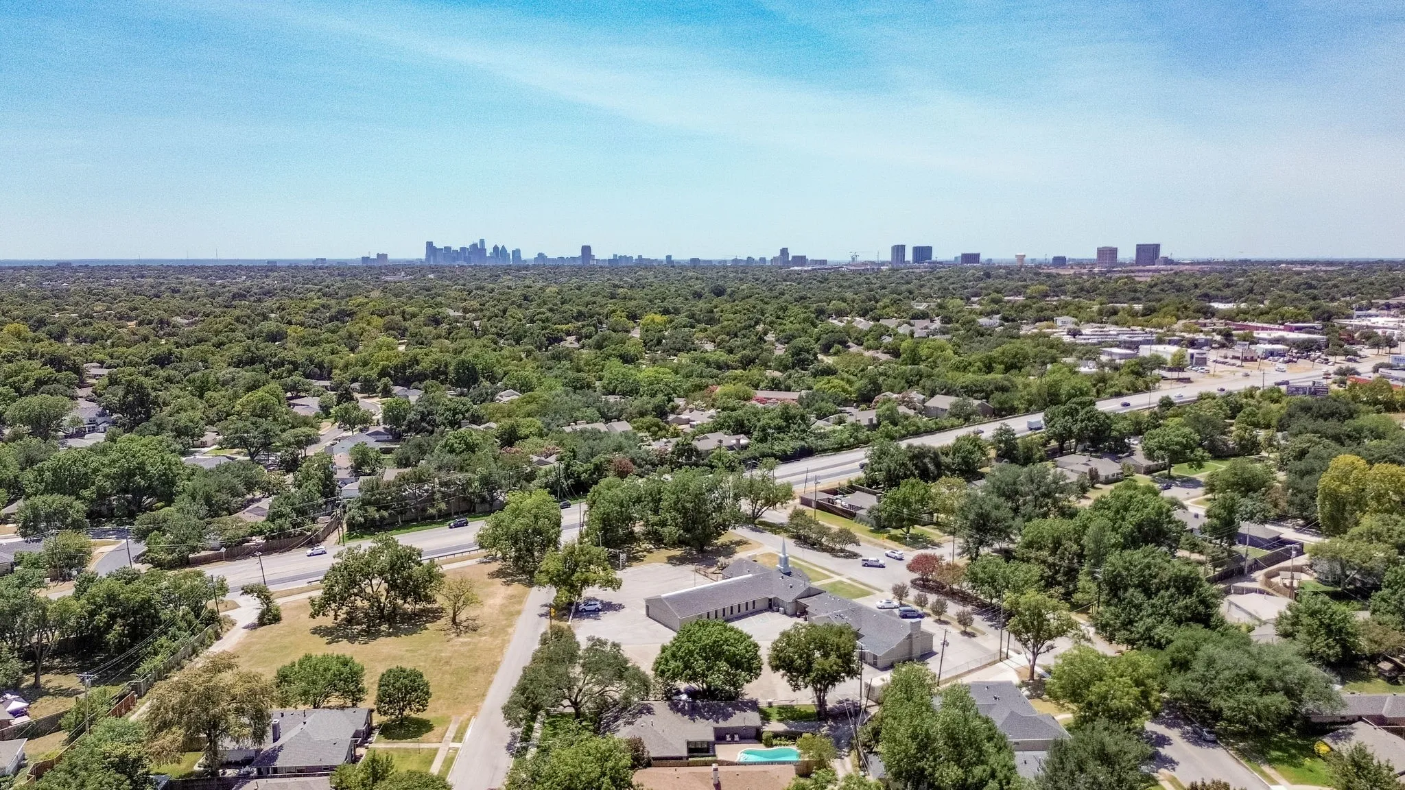 Single Family Residence For Rent in Dallas County , 6837 Arboreal Drive, Dallas, Texas 75231, 3 Bedroom, 3 Bathroom, 2 Garage spaces, 2,448 Sqft, built in 1970, mls#21403879, Real Estate Agent in Dallas, Homes For Rent in Dallas county, Homes For Rent in Dallas, Realtor in Dallas Texas, Real Estate Brokerage Independent Realty Texas, Luminita Cordes Realtor