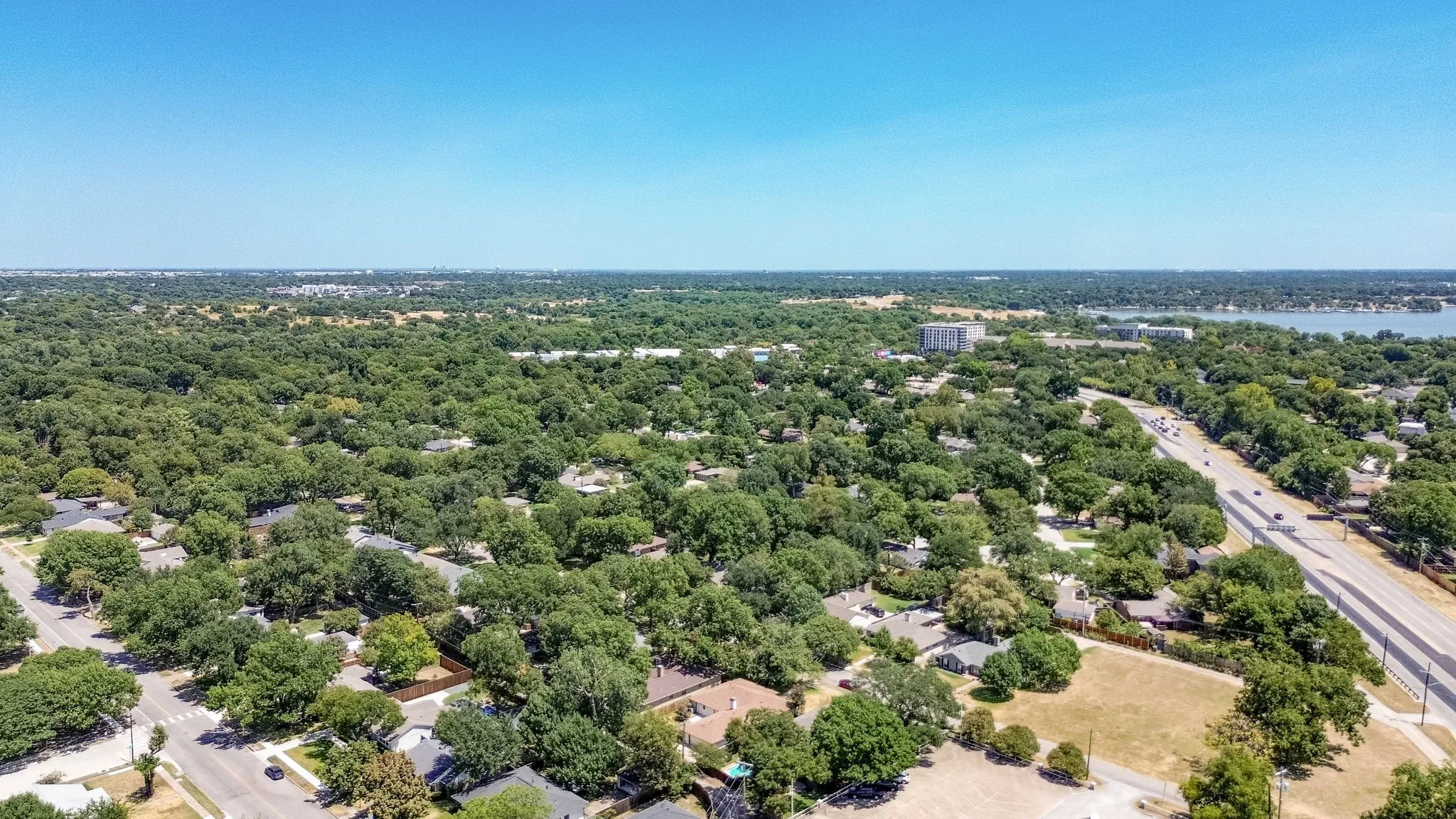 Single Family Residence For Rent in Dallas County , 6837 Arboreal Drive, Dallas, Texas 75231, 3 Bedroom, 3 Bathroom, 2 Garage spaces, 2,448 Sqft, built in 1970, mls#21403879, Real Estate Agent in Dallas, Homes For Rent in Dallas county, Homes For Rent in Dallas, Realtor in Dallas Texas, Real Estate Brokerage Independent Realty Texas, Luminita Cordes Realtor