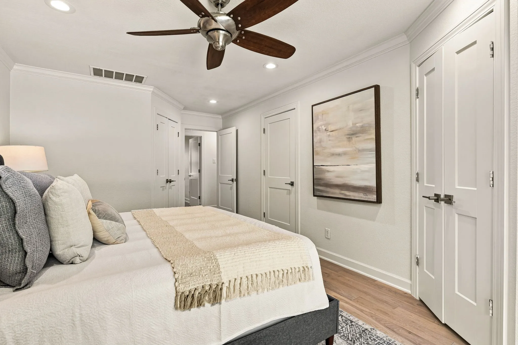 Single Family Residence For Rent in Dallas County , 6837 Arboreal Drive, Dallas, Texas 75231, 3 Bedroom, 3 Bathroom, 2 Garage spaces, 2,448 Sqft, built in 1970, mls#21403879, Real Estate Agent in Dallas, Homes For Rent in Dallas county, Homes For Rent in Dallas, Realtor in Dallas Texas, Real Estate Brokerage Independent Realty Texas, Luminita Cordes Realtor