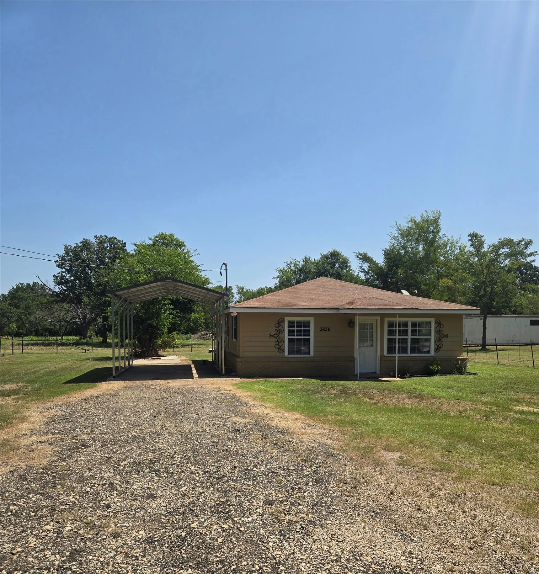 Single Family Residence For Rent in Hopkins County , 3636 Texas Highway 11 W, Sulphur Springs, Texas 75482, 2 Bedroom, 1 Bathroom, Garage spaces, 980 Sqft, built in 1940, mls#21404500, Real Estate Agent in Sulphur Springs, Homes For Rent in Hopkins county, Homes For Rent in Sulphur Springs, Realtor in Sulphur Springs Texas, Real Estate Brokerage Independent Realty Texas, Luminita Cordes Realtor