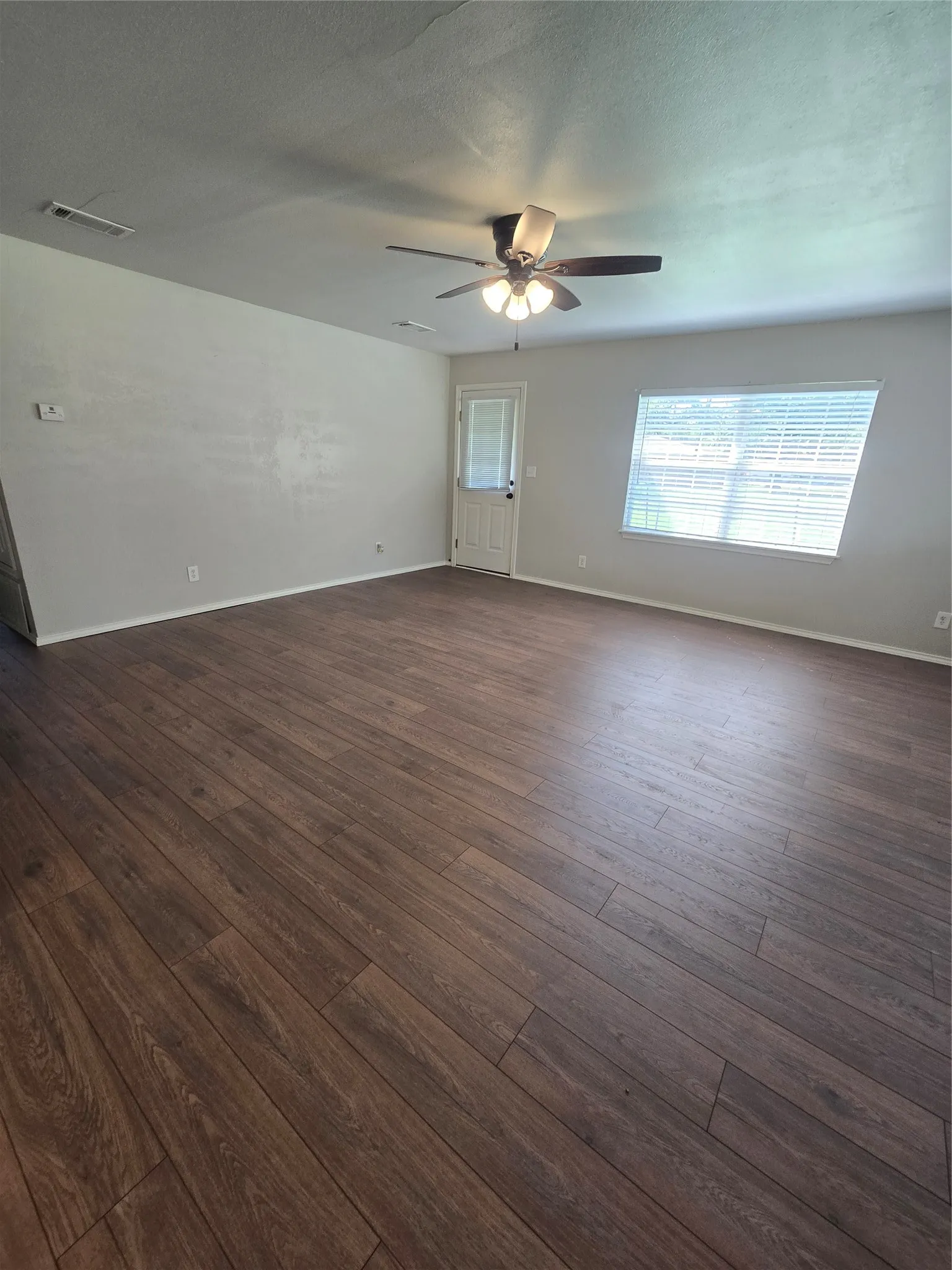 Single Family Residence For Rent in Hopkins County , 3636 Texas Highway 11 W, Sulphur Springs, Texas 75482, 2 Bedroom, 1 Bathroom, Garage spaces, 980 Sqft, built in 1940, mls#21404500, Real Estate Agent in Sulphur Springs, Homes For Rent in Hopkins county, Homes For Rent in Sulphur Springs, Realtor in Sulphur Springs Texas, Real Estate Brokerage Independent Realty Texas, Luminita Cordes Realtor
