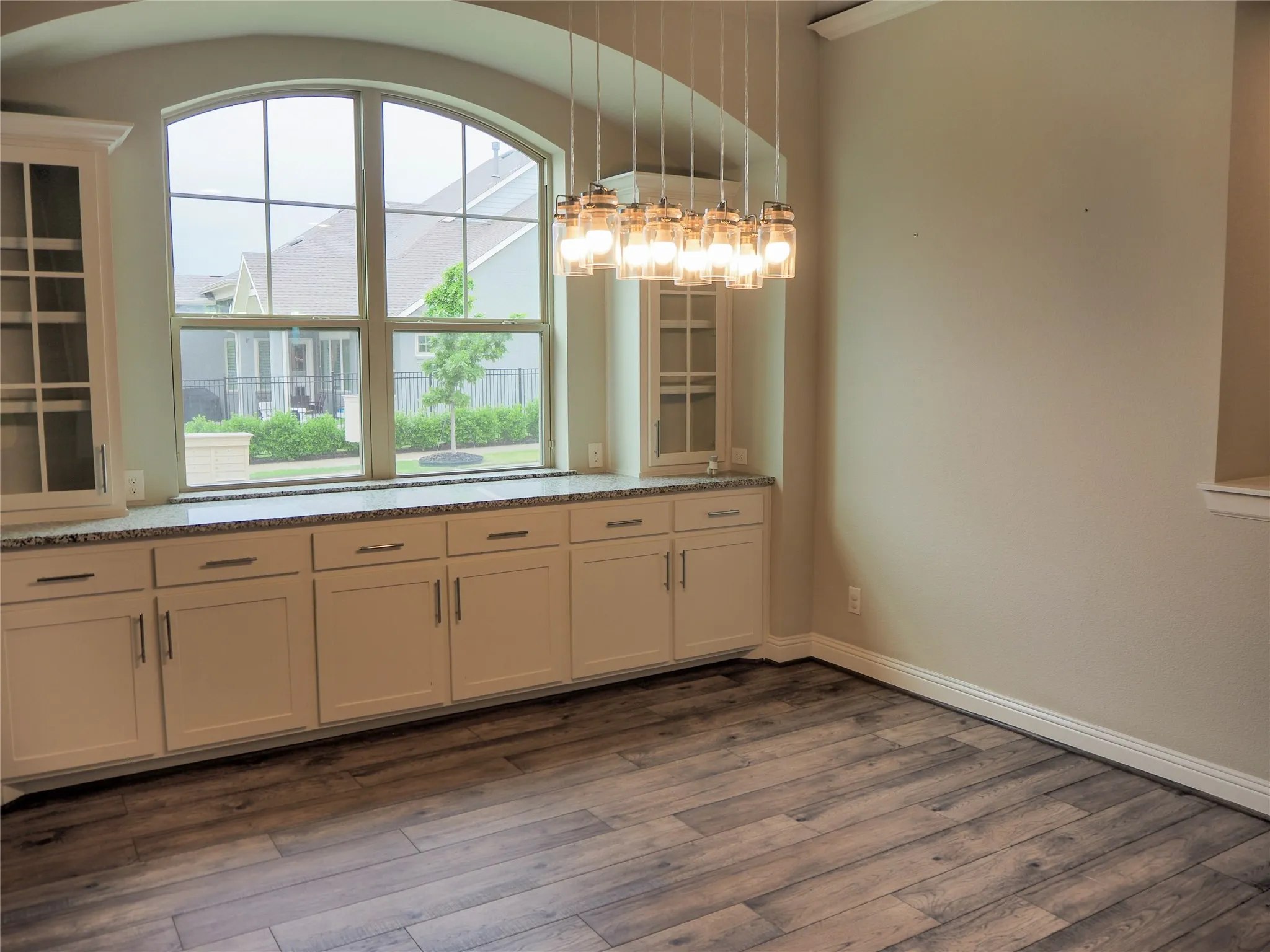 Single Family Residence For Sale in Dallas County , 6316 Abercorn Drive, Rowlett, Texas 75089, 4 Bedroom, 4 Bathroom, 3 Garage spaces, 3,359 Sqft, built in 2017, mls#21404501, Real Estate Agent in Rowlett, Homes For Sale in Dallas county, Homes For Sale in Rowlett, Realtor in Rowlett Texas, Real Estate Brokerage Independent Realty Texas, Luminita Cordes Realtor
