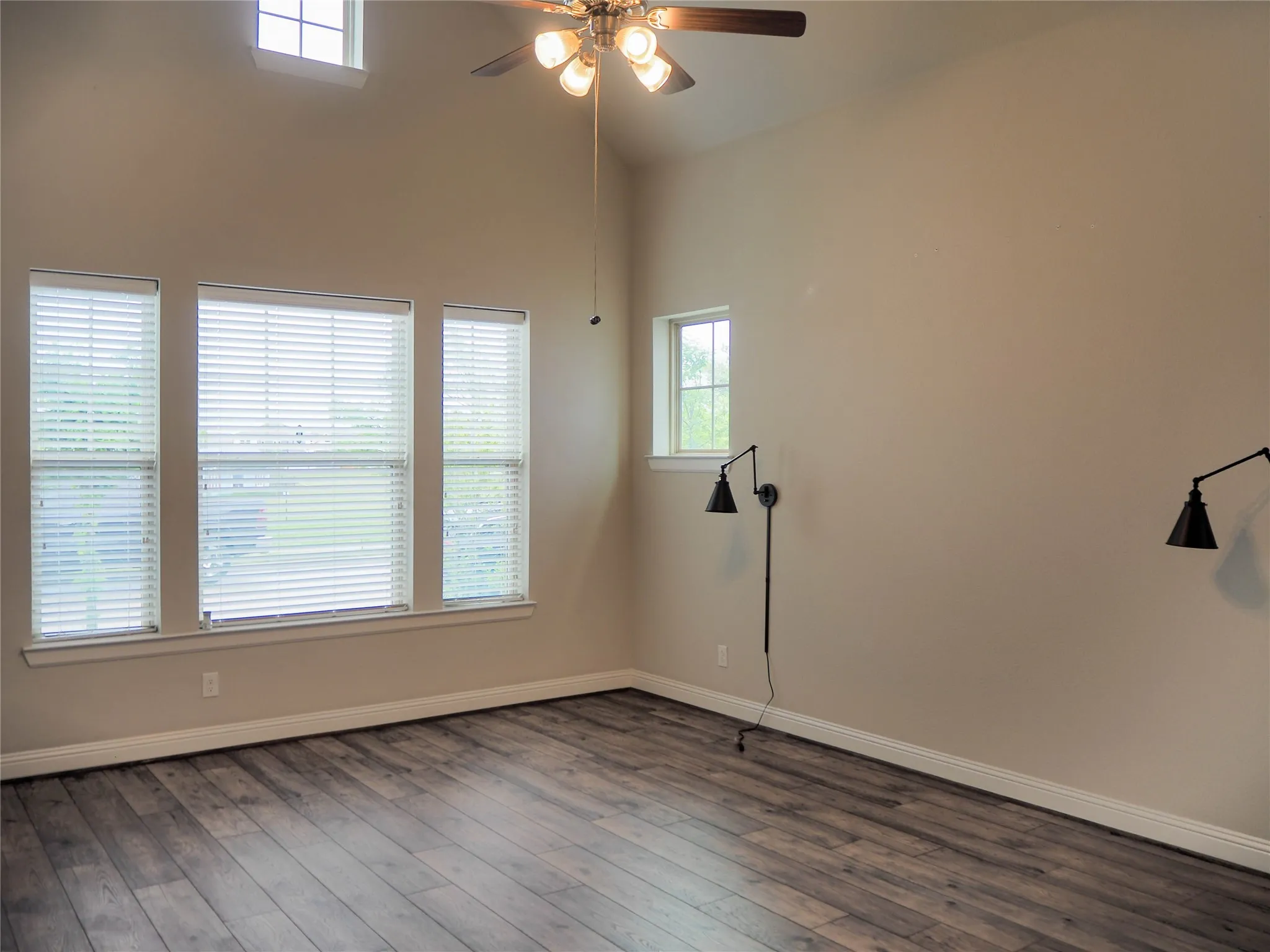 Single Family Residence For Sale in Dallas County , 6316 Abercorn Drive, Rowlett, Texas 75089, 4 Bedroom, 4 Bathroom, 3 Garage spaces, 3,359 Sqft, built in 2017, mls#21404501, Real Estate Agent in Rowlett, Homes For Sale in Dallas county, Homes For Sale in Rowlett, Realtor in Rowlett Texas, Real Estate Brokerage Independent Realty Texas, Luminita Cordes Realtor