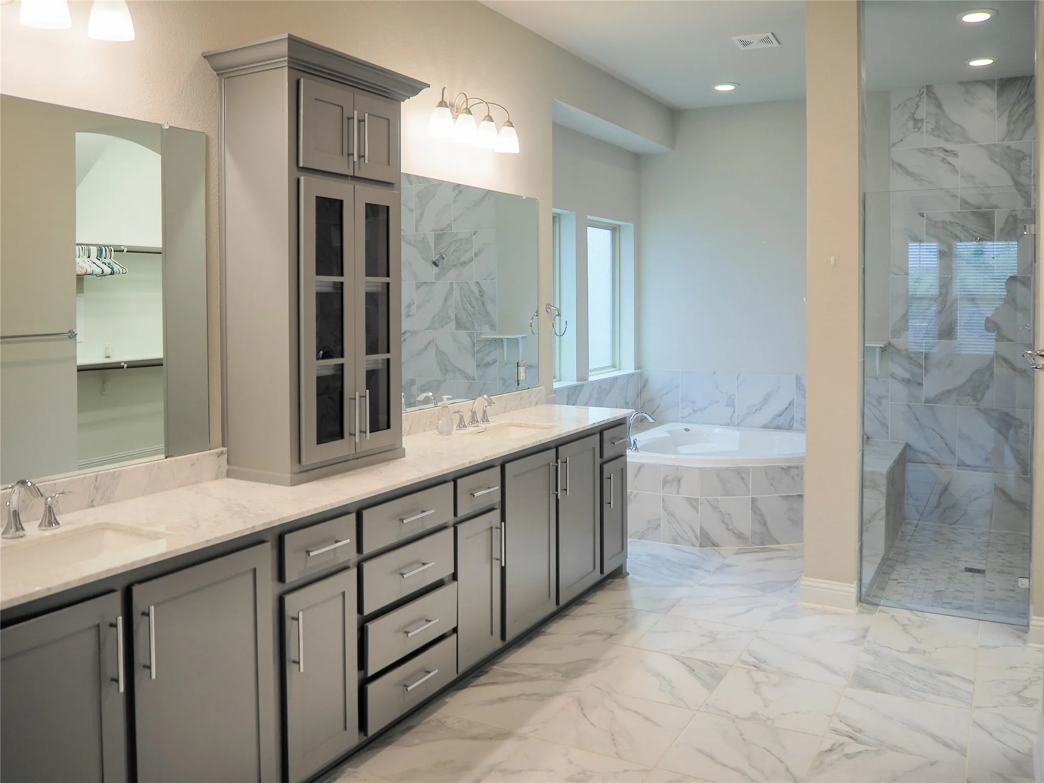 Single Family Residence For Sale in Dallas County , 6316 Abercorn Drive, Rowlett, Texas 75089, 4 Bedroom, 4 Bathroom, 3 Garage spaces, 3,359 Sqft, built in 2017, mls#21404501, Real Estate Agent in Rowlett, Homes For Sale in Dallas county, Homes For Sale in Rowlett, Realtor in Rowlett Texas, Real Estate Brokerage Independent Realty Texas, Luminita Cordes Realtor