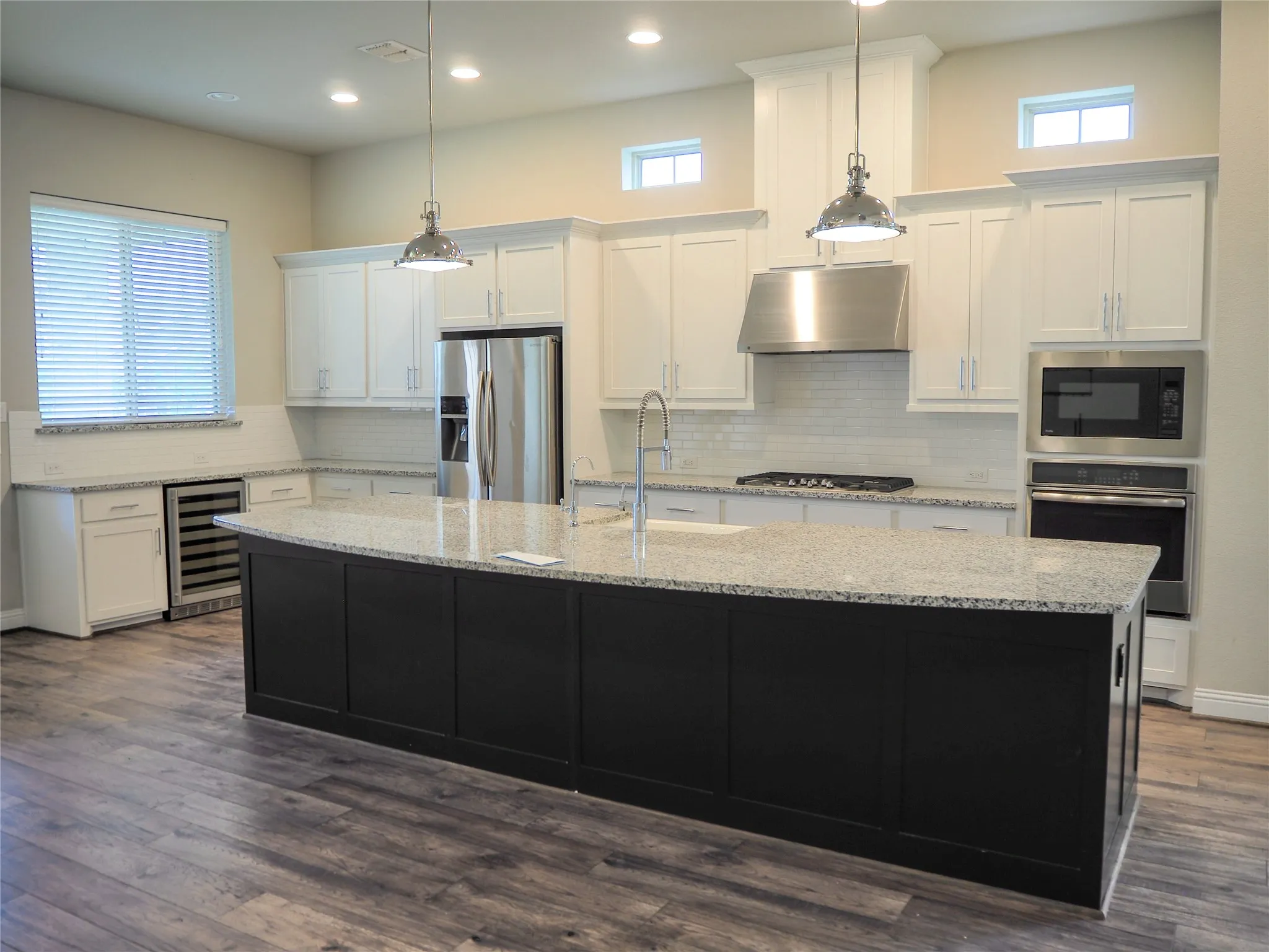 Single Family Residence For Sale in Dallas County , 6316 Abercorn Drive, Rowlett, Texas 75089, 4 Bedroom, 4 Bathroom, 3 Garage spaces, 3,359 Sqft, built in 2017, mls#21404501, Real Estate Agent in Rowlett, Homes For Sale in Dallas county, Homes For Sale in Rowlett, Realtor in Rowlett Texas, Real Estate Brokerage Independent Realty Texas, Luminita Cordes Realtor