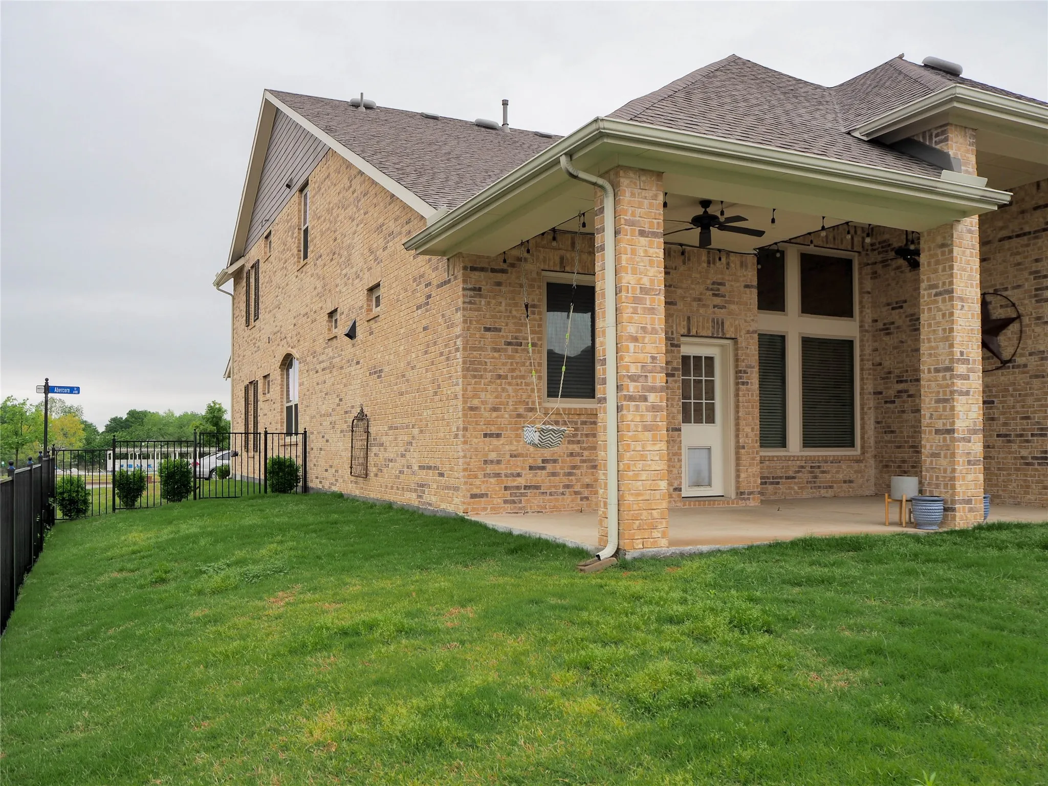 Single Family Residence For Sale in Dallas County , 6316 Abercorn Drive, Rowlett, Texas 75089, 4 Bedroom, 4 Bathroom, 3 Garage spaces, 3,359 Sqft, built in 2017, mls#21404501, Real Estate Agent in Rowlett, Homes For Sale in Dallas county, Homes For Sale in Rowlett, Realtor in Rowlett Texas, Real Estate Brokerage Independent Realty Texas, Luminita Cordes Realtor