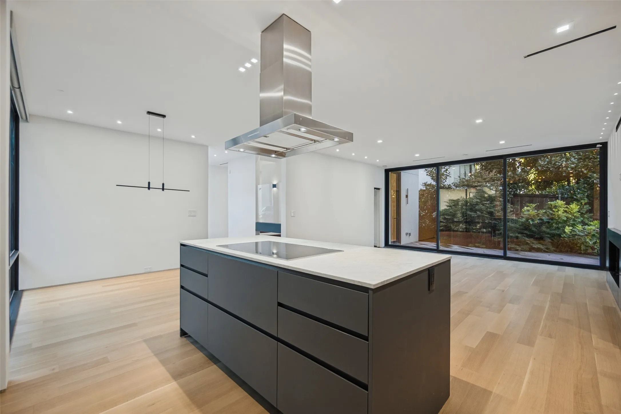 Single Family Residence For Rent in Dallas County , 3515 Edgewater Street, Dallas, Texas 75205, 4 Bedroom, 5 Bathroom, 2 Garage spaces, 3,755 Sqft, built in 2024, mls#21402050, Real Estate Agent in Dallas, Homes For Rent in Dallas county, Homes For Rent in Dallas, Realtor in Dallas Texas, Real Estate Brokerage Independent Realty Texas, Luminita Cordes Realtor