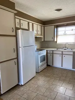 Duplex For Rent in Taylor County , 1001 Presidio Drive 1003, Abilene, Texas 79605, 2 Bedroom, 1 Bathroom, Garage spaces, 624 Sqft, built in 1978, mls#21404509, Real Estate Agent in Abilene, Homes For Rent in Taylor county, Homes For Rent in Abilene, Realtor in Abilene Texas, Real Estate Brokerage Independent Realty Texas, Luminita Cordes Realtor