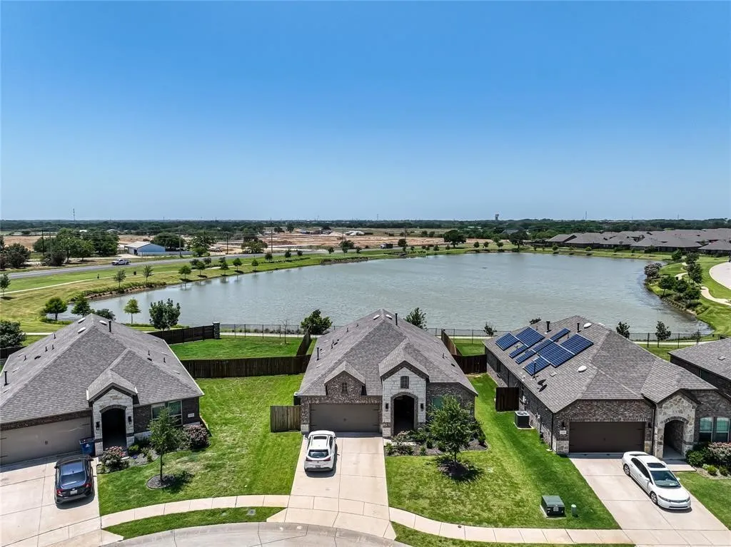 Single Family Residence For Rent in Denton County , 11312 Bullion Way, Aubrey, Texas 76227, 3 Bedroom, 2 Bathroom, 2 Garage spaces, 1,639 Sqft, built in 2019, mls#21404510, Real Estate Agent in Aubrey, Homes For Rent in Denton county, Homes For Rent in Aubrey, Realtor in Aubrey Texas, Real Estate Brokerage Independent Realty Texas, Luminita Cordes Realtor