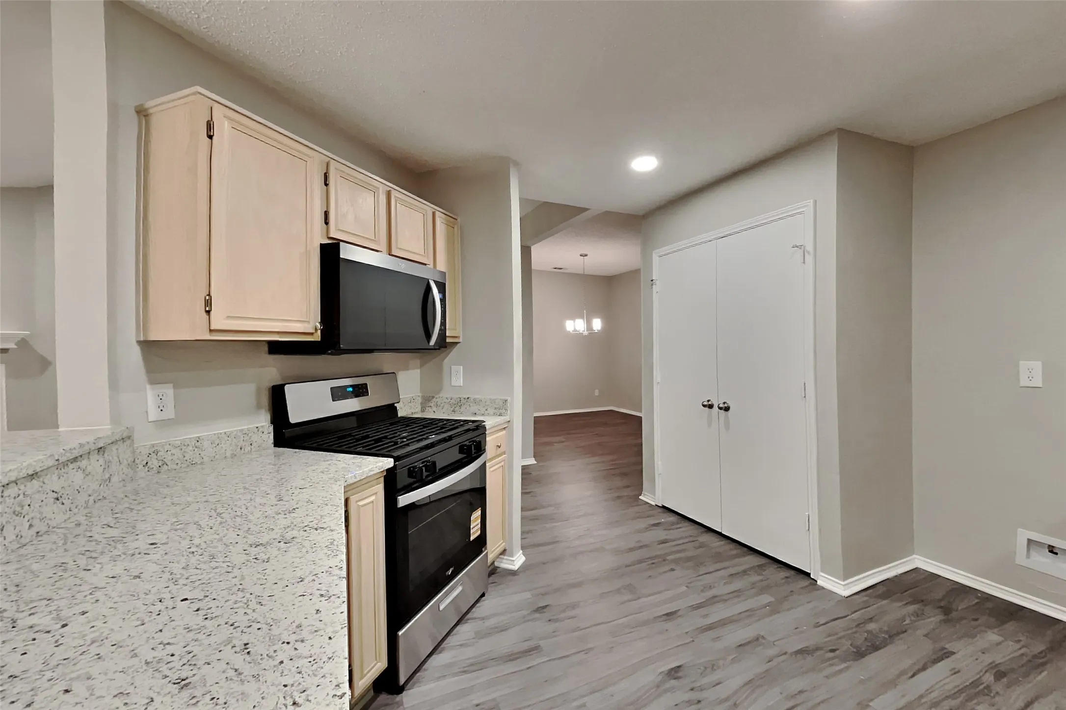 Single Family Residence For Rent in Dallas County , 4405 Baccarat Drive, Garland, Texas 75043, 3 Bedroom, 2 Bathroom, 2 Garage spaces, 1,678 Sqft, built in 1995, mls#21404508, Real Estate Agent in Garland, Homes For Rent in Dallas county, Homes For Rent in Garland, Realtor in Garland Texas, Real Estate Brokerage Independent Realty Texas, Luminita Cordes Realtor