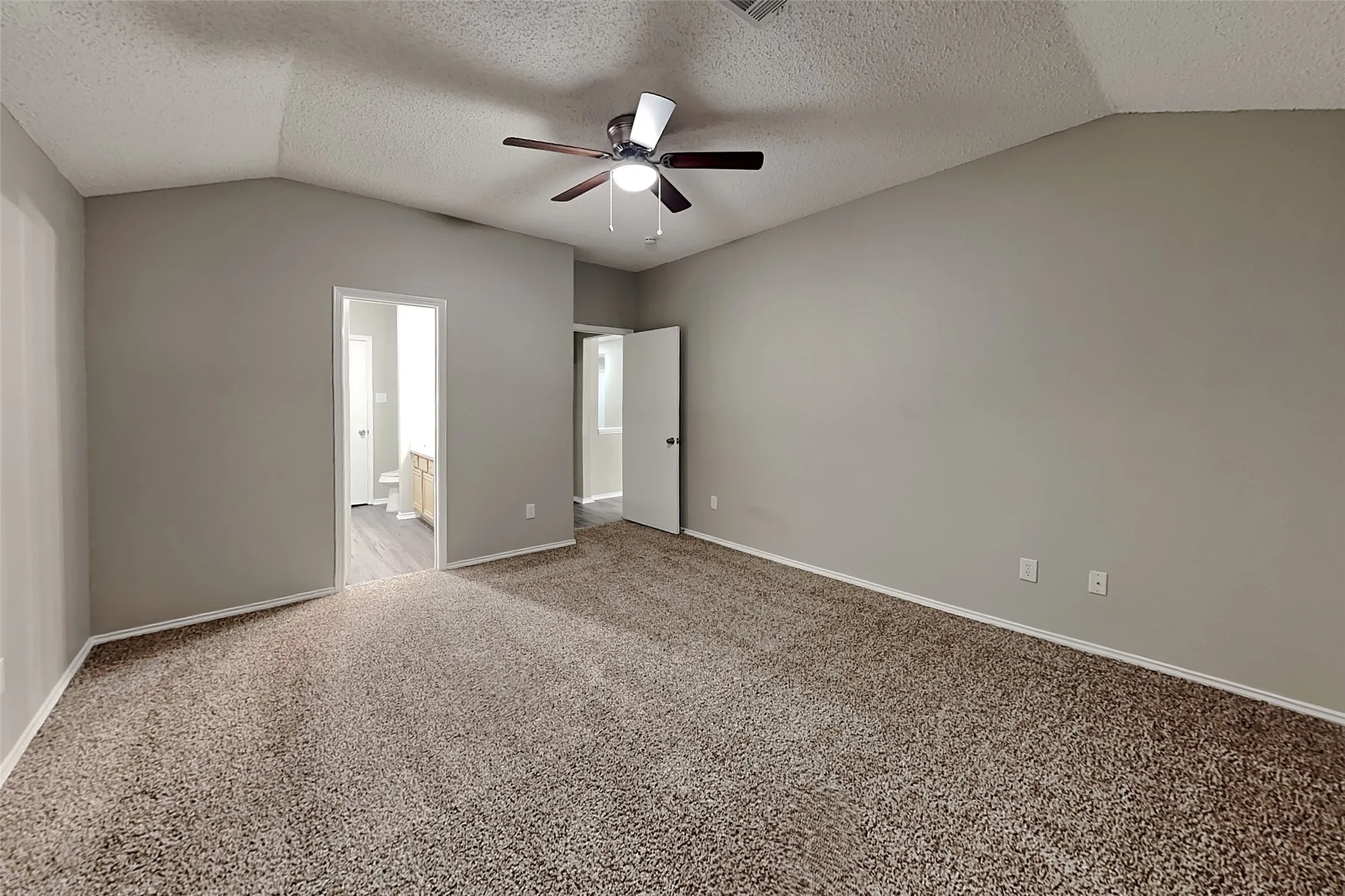 Single Family Residence For Rent in Dallas County , 4405 Baccarat Drive, Garland, Texas 75043, 3 Bedroom, 2 Bathroom, 2 Garage spaces, 1,678 Sqft, built in 1995, mls#21404508, Real Estate Agent in Garland, Homes For Rent in Dallas county, Homes For Rent in Garland, Realtor in Garland Texas, Real Estate Brokerage Independent Realty Texas, Luminita Cordes Realtor