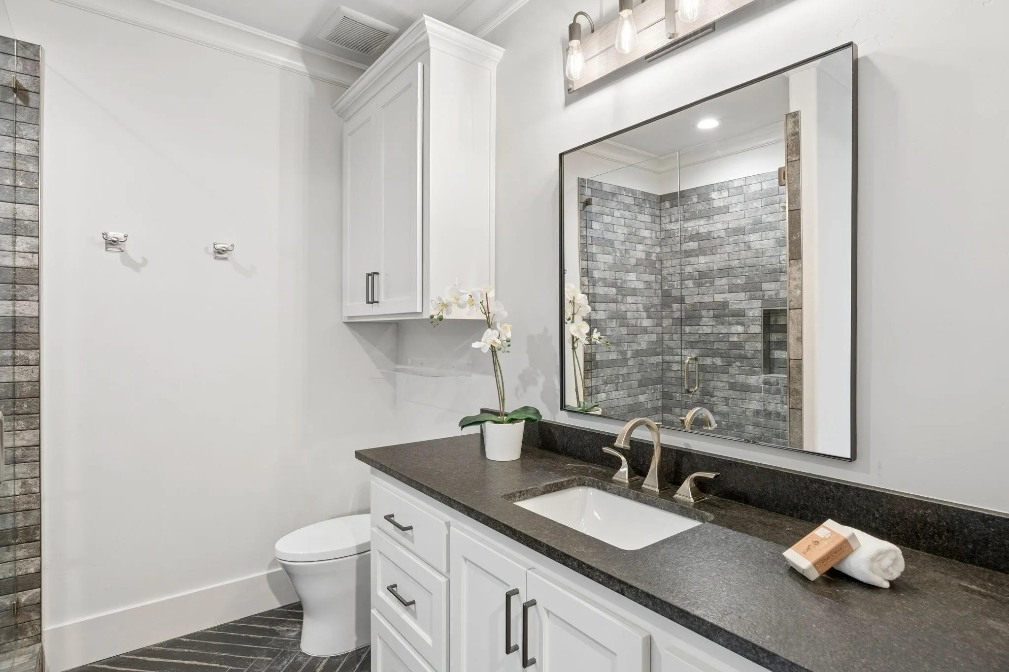 Single Family Residence For Sale in Denton County , 500 1&2 E Bob Jones Road, Southlake, Texas 76092, 4 Bedroom, 6 Bathroom, 4 Garage spaces, 6,644 Sqft, built in 2021, mls#21402182, Real Estate Agent in Southlake, Homes For Sale in Denton county, Homes For Sale in Southlake, Realtor in Southlake Texas, Real Estate Brokerage Independent Realty Texas, Luminita Cordes Realtor