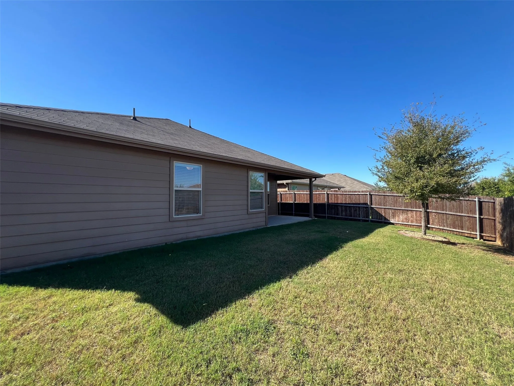 Single Family Residence For Rent in Tarrant County , 609 Buzzard Lake Trail, Fort Worth, Texas 76120, 3 Bedroom, 2 Bathroom, 2 Garage spaces, 1,710 Sqft, built in 2018, mls#21404512, Real Estate Agent in Fort Worth, Homes For Rent in Tarrant county, Homes For Rent in Fort Worth, Realtor in Fort Worth Texas, Real Estate Brokerage Independent Realty Texas, Luminita Cordes Realtor