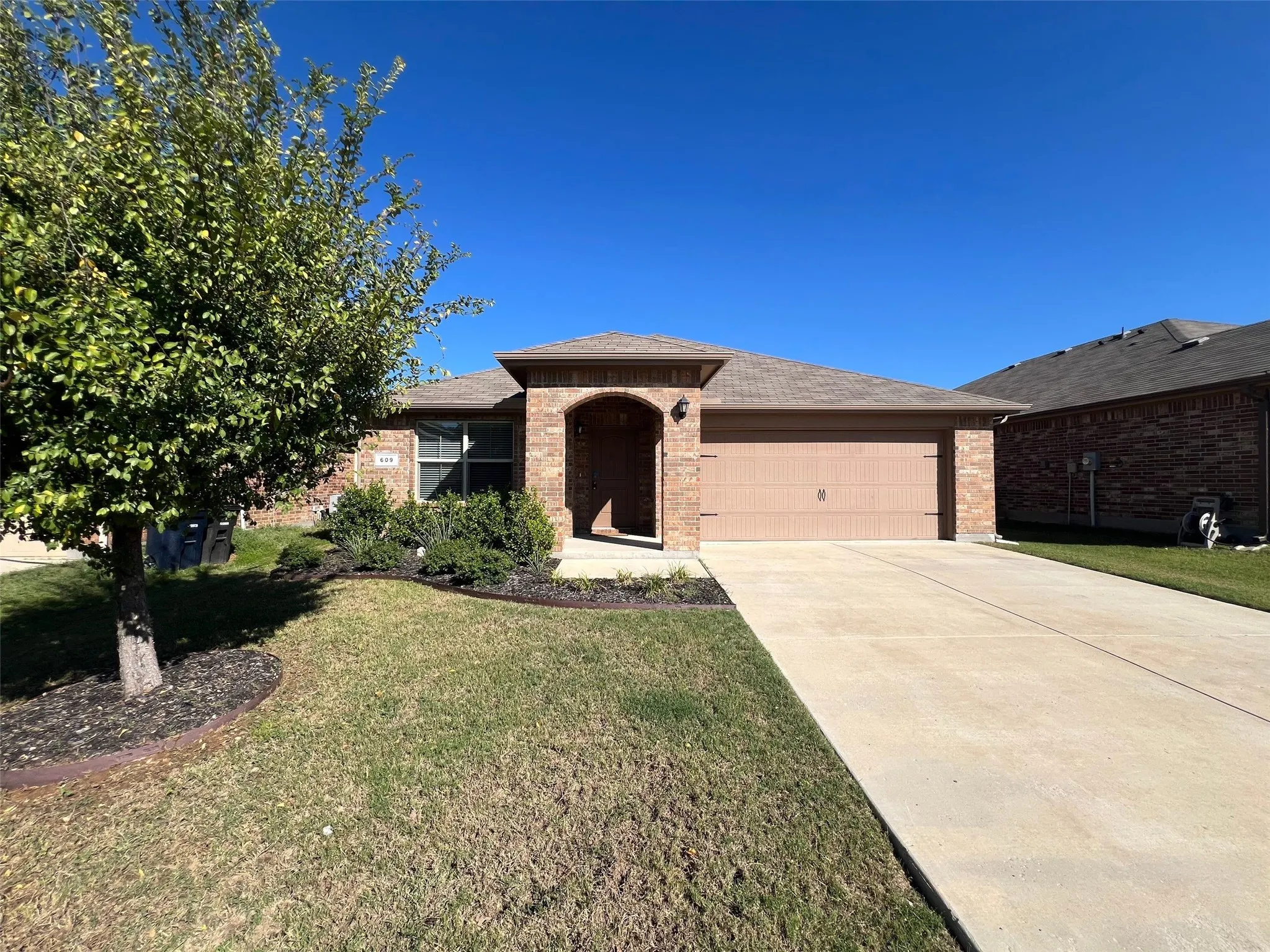 Single Family Residence For Rent in Tarrant County , 609 Buzzard Lake Trail, Fort Worth, Texas 76120, 3 Bedroom, 2 Bathroom, 2 Garage spaces, 1,710 Sqft, built in 2018, mls#21404512, Real Estate Agent in Fort Worth, Homes For Rent in Tarrant county, Homes For Rent in Fort Worth, Realtor in Fort Worth Texas, Real Estate Brokerage Independent Realty Texas, Luminita Cordes Realtor