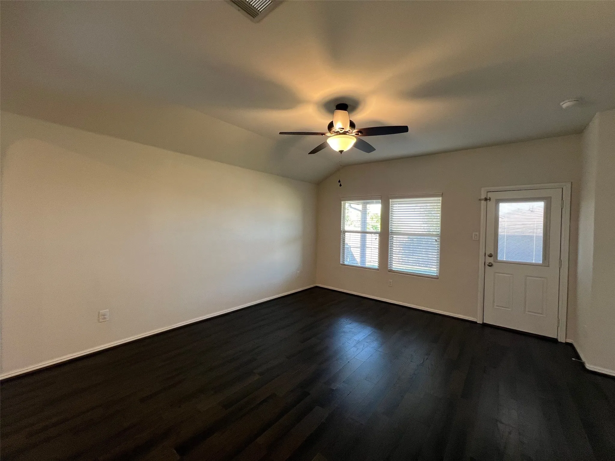 Single Family Residence For Rent in Tarrant County , 609 Buzzard Lake Trail, Fort Worth, Texas 76120, 3 Bedroom, 2 Bathroom, 2 Garage spaces, 1,710 Sqft, built in 2018, mls#21404512, Real Estate Agent in Fort Worth, Homes For Rent in Tarrant county, Homes For Rent in Fort Worth, Realtor in Fort Worth Texas, Real Estate Brokerage Independent Realty Texas, Luminita Cordes Realtor