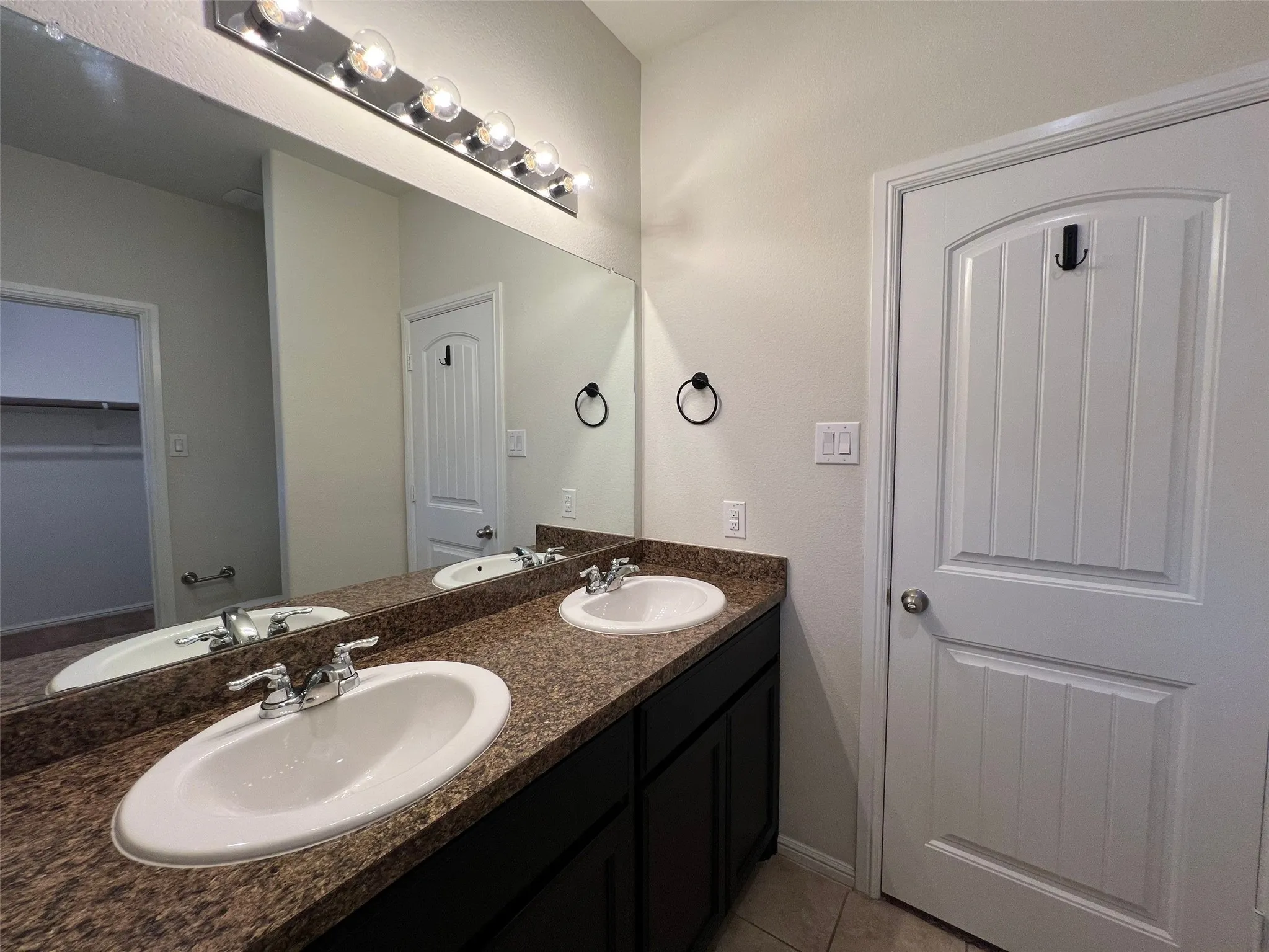 Single Family Residence For Rent in Tarrant County , 609 Buzzard Lake Trail, Fort Worth, Texas 76120, 3 Bedroom, 2 Bathroom, 2 Garage spaces, 1,710 Sqft, built in 2018, mls#21404512, Real Estate Agent in Fort Worth, Homes For Rent in Tarrant county, Homes For Rent in Fort Worth, Realtor in Fort Worth Texas, Real Estate Brokerage Independent Realty Texas, Luminita Cordes Realtor