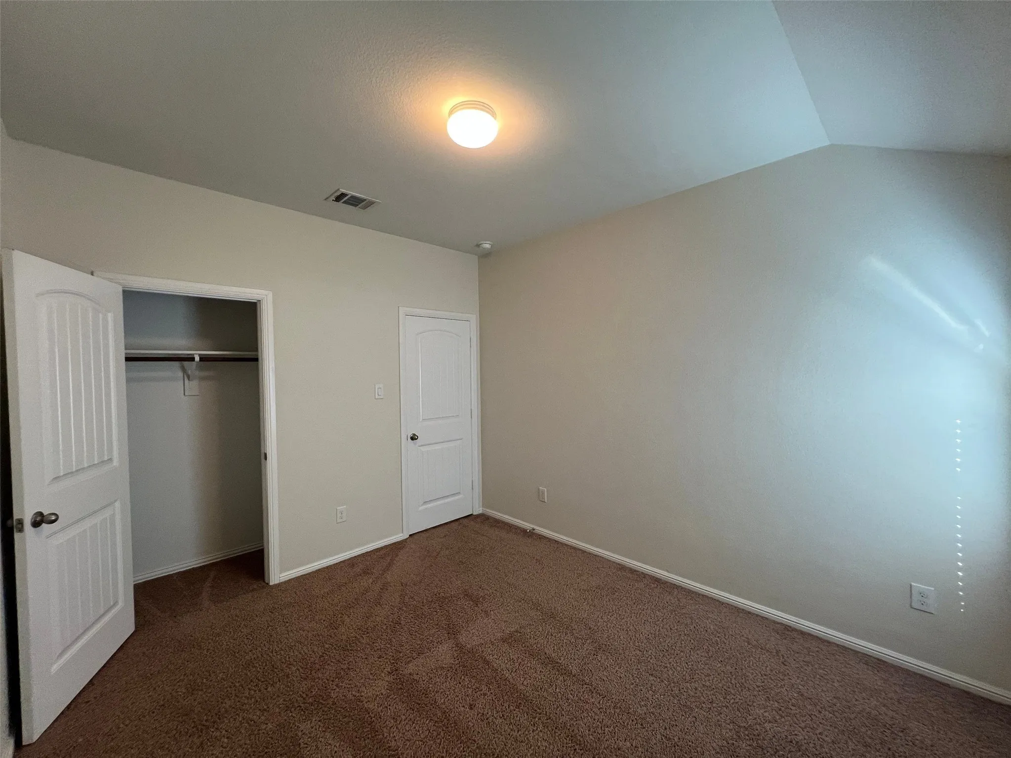 Single Family Residence For Rent in Tarrant County , 609 Buzzard Lake Trail, Fort Worth, Texas 76120, 3 Bedroom, 2 Bathroom, 2 Garage spaces, 1,710 Sqft, built in 2018, mls#21404512, Real Estate Agent in Fort Worth, Homes For Rent in Tarrant county, Homes For Rent in Fort Worth, Realtor in Fort Worth Texas, Real Estate Brokerage Independent Realty Texas, Luminita Cordes Realtor