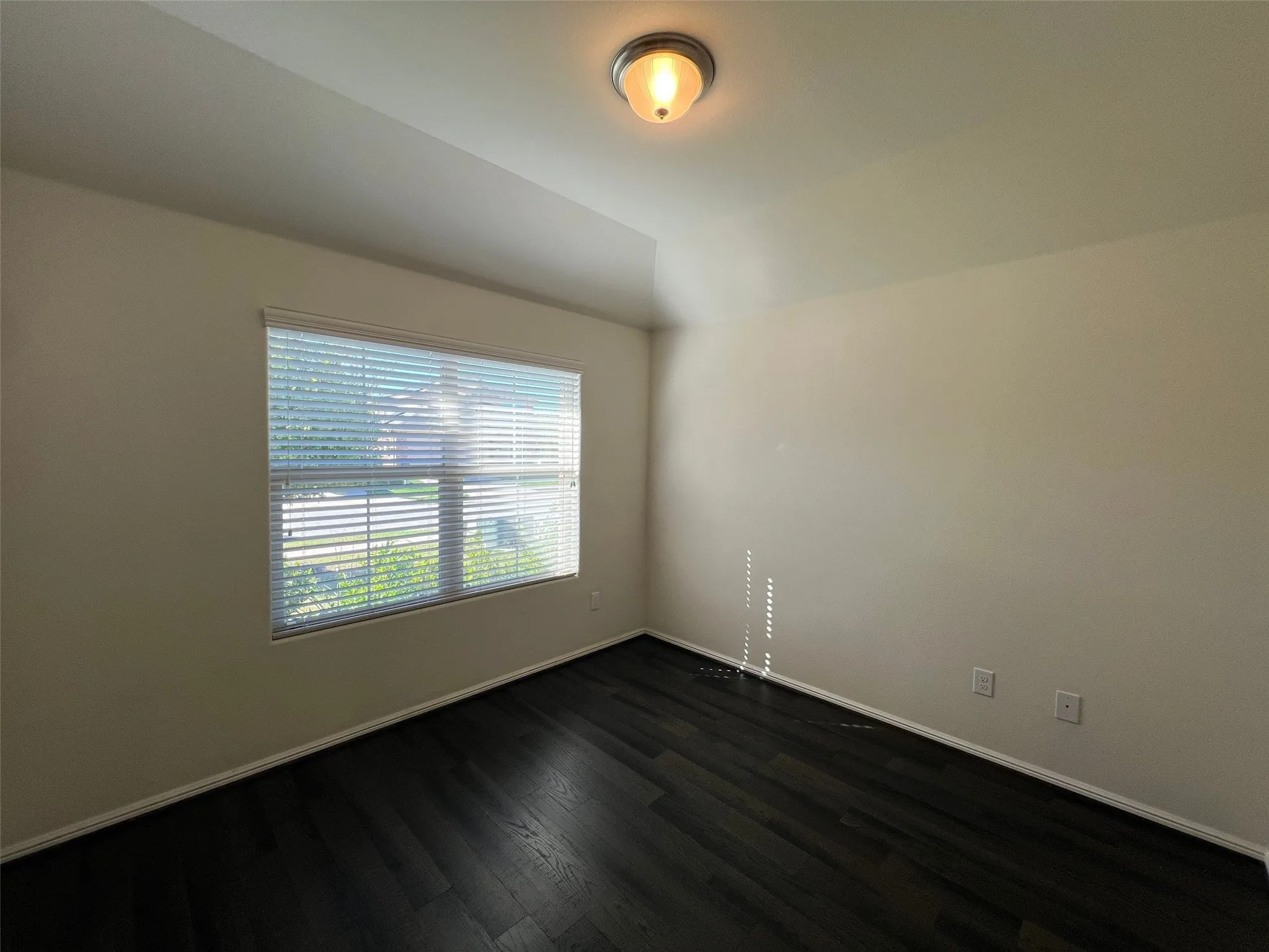 Single Family Residence For Rent in Tarrant County , 609 Buzzard Lake Trail, Fort Worth, Texas 76120, 3 Bedroom, 2 Bathroom, 2 Garage spaces, 1,710 Sqft, built in 2018, mls#21404512, Real Estate Agent in Fort Worth, Homes For Rent in Tarrant county, Homes For Rent in Fort Worth, Realtor in Fort Worth Texas, Real Estate Brokerage Independent Realty Texas, Luminita Cordes Realtor