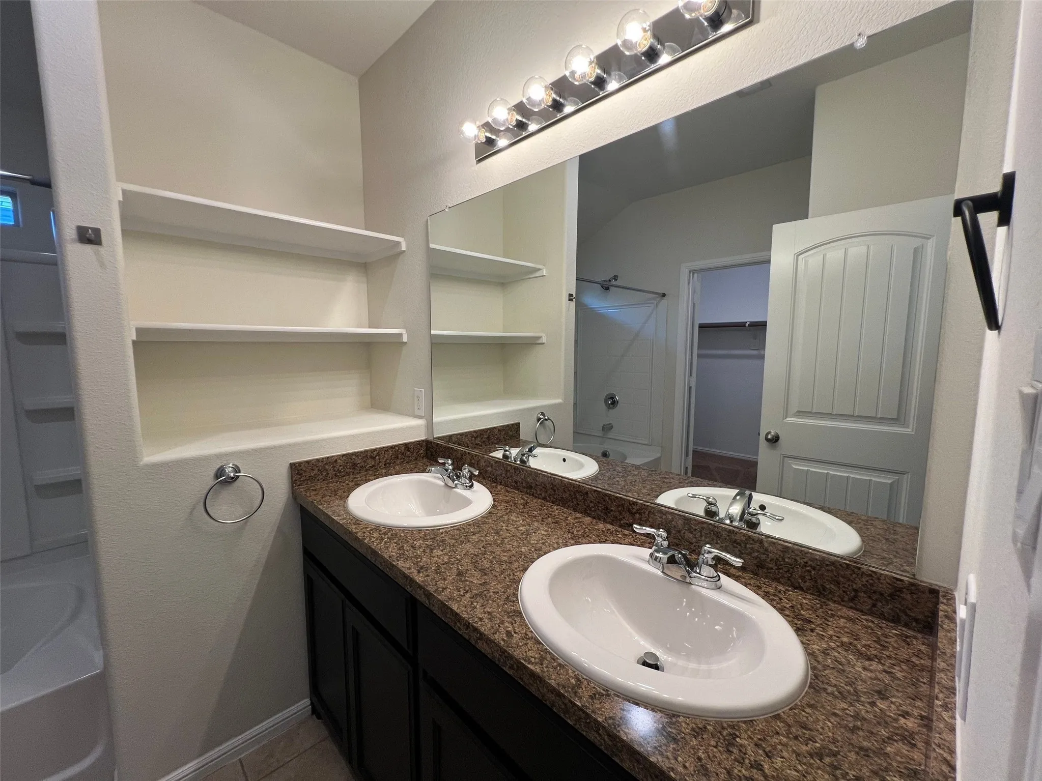 Single Family Residence For Rent in Tarrant County , 609 Buzzard Lake Trail, Fort Worth, Texas 76120, 3 Bedroom, 2 Bathroom, 2 Garage spaces, 1,710 Sqft, built in 2018, mls#21404512, Real Estate Agent in Fort Worth, Homes For Rent in Tarrant county, Homes For Rent in Fort Worth, Realtor in Fort Worth Texas, Real Estate Brokerage Independent Realty Texas, Luminita Cordes Realtor