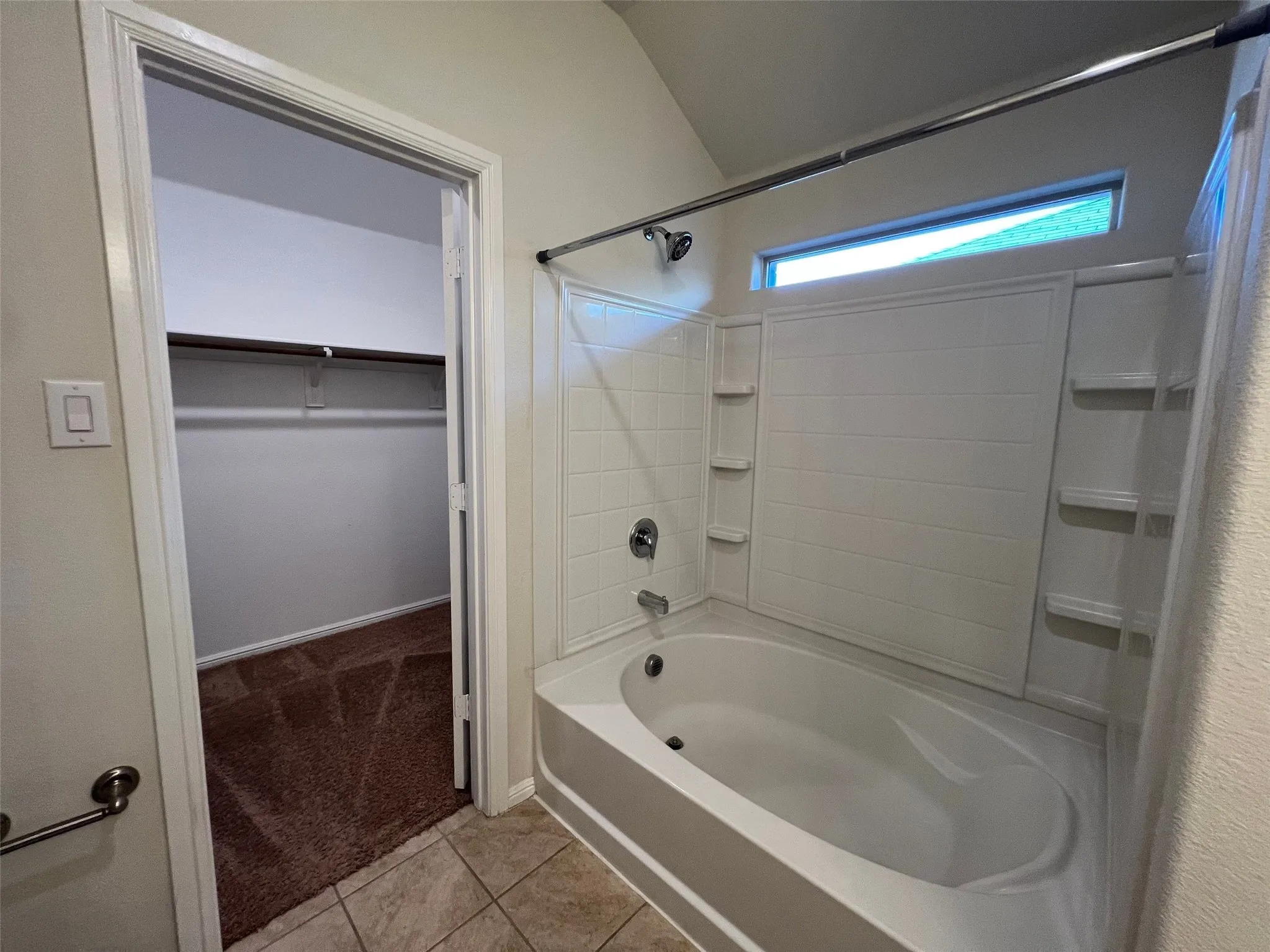 Single Family Residence For Rent in Tarrant County , 609 Buzzard Lake Trail, Fort Worth, Texas 76120, 3 Bedroom, 2 Bathroom, 2 Garage spaces, 1,710 Sqft, built in 2018, mls#21404512, Real Estate Agent in Fort Worth, Homes For Rent in Tarrant county, Homes For Rent in Fort Worth, Realtor in Fort Worth Texas, Real Estate Brokerage Independent Realty Texas, Luminita Cordes Realtor