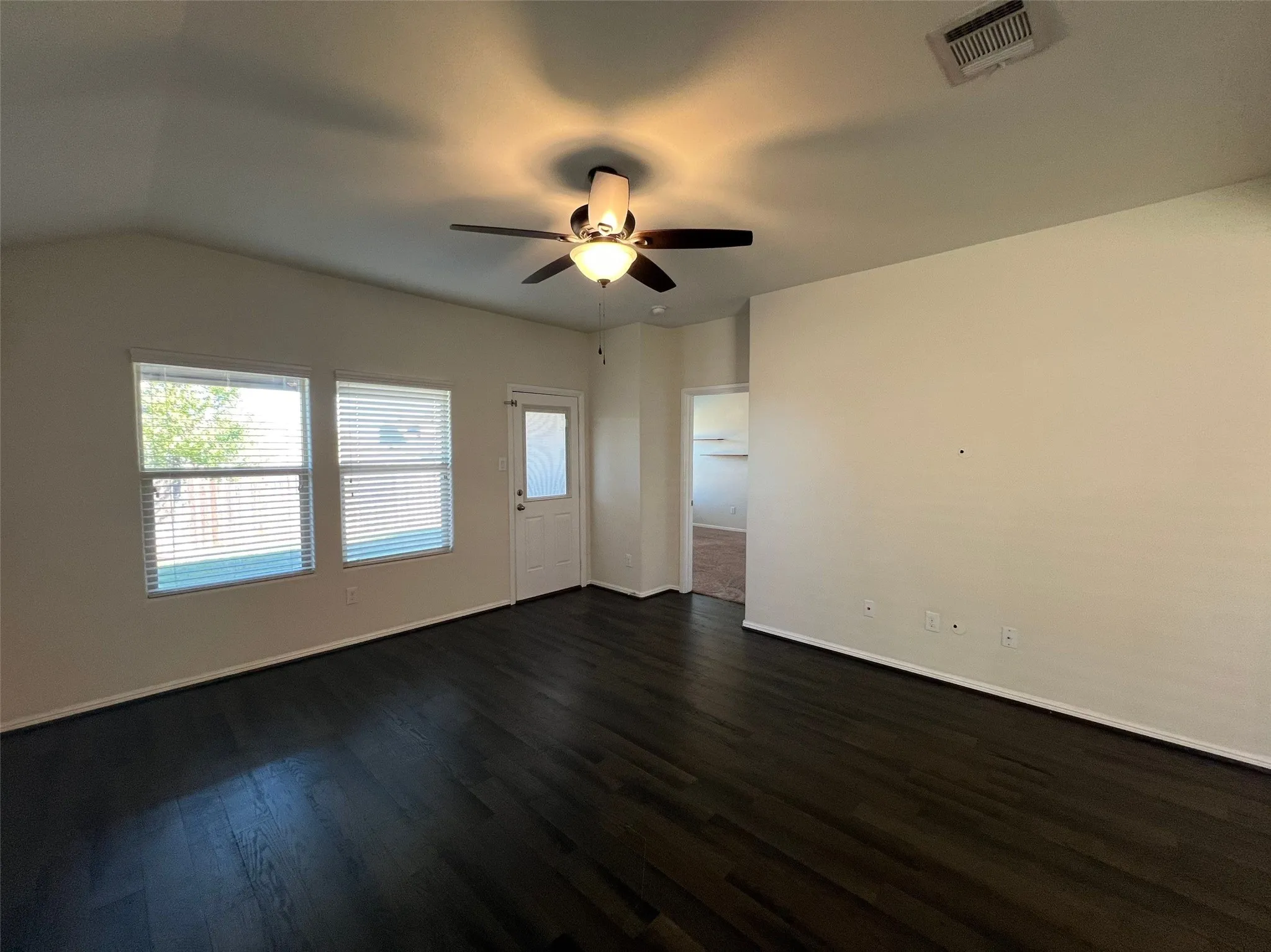 Single Family Residence For Rent in Tarrant County , 609 Buzzard Lake Trail, Fort Worth, Texas 76120, 3 Bedroom, 2 Bathroom, 2 Garage spaces, 1,710 Sqft, built in 2018, mls#21404512, Real Estate Agent in Fort Worth, Homes For Rent in Tarrant county, Homes For Rent in Fort Worth, Realtor in Fort Worth Texas, Real Estate Brokerage Independent Realty Texas, Luminita Cordes Realtor