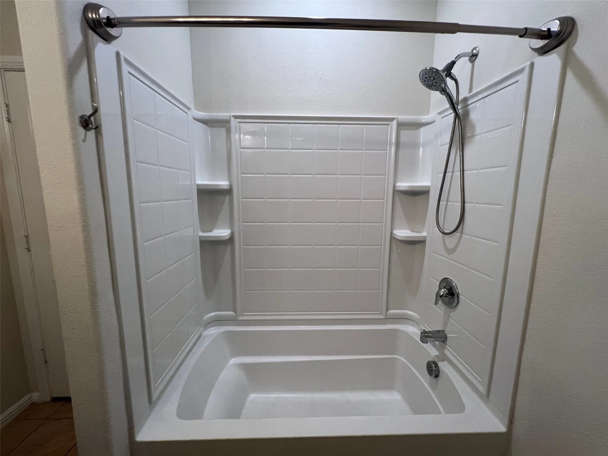 Single Family Residence For Rent in Tarrant County , 609 Buzzard Lake Trail, Fort Worth, Texas 76120, 3 Bedroom, 2 Bathroom, 2 Garage spaces, 1,710 Sqft, built in 2018, mls#21404512, Real Estate Agent in Fort Worth, Homes For Rent in Tarrant county, Homes For Rent in Fort Worth, Realtor in Fort Worth Texas, Real Estate Brokerage Independent Realty Texas, Luminita Cordes Realtor