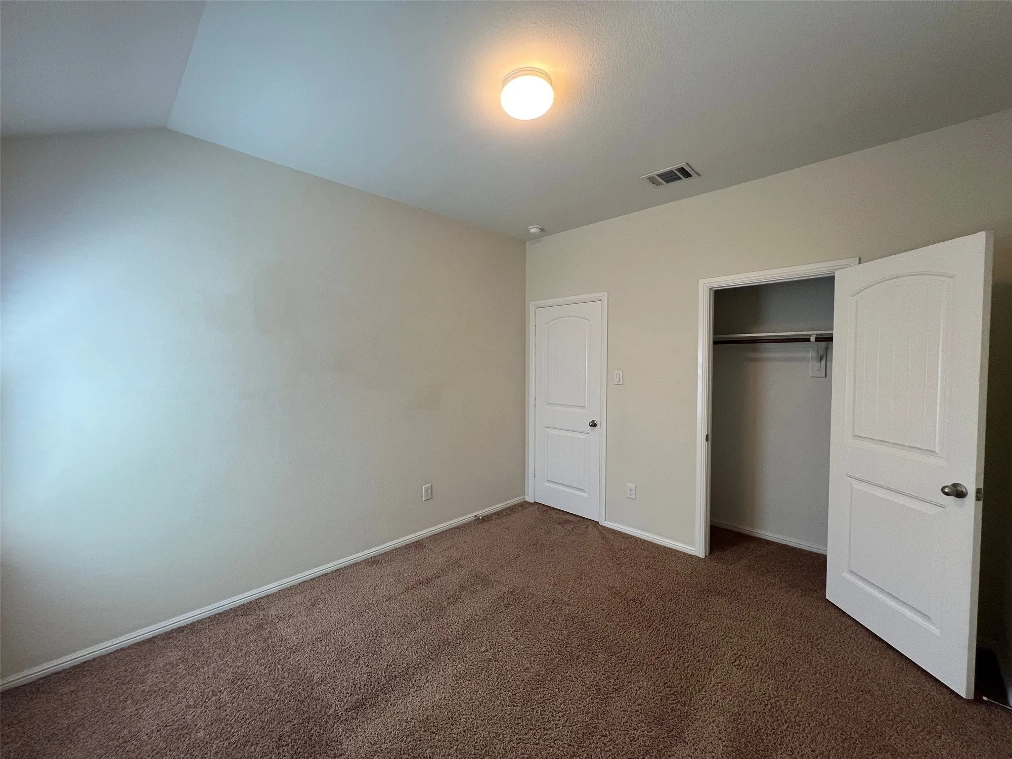 Single Family Residence For Rent in Tarrant County , 609 Buzzard Lake Trail, Fort Worth, Texas 76120, 3 Bedroom, 2 Bathroom, 2 Garage spaces, 1,710 Sqft, built in 2018, mls#21404512, Real Estate Agent in Fort Worth, Homes For Rent in Tarrant county, Homes For Rent in Fort Worth, Realtor in Fort Worth Texas, Real Estate Brokerage Independent Realty Texas, Luminita Cordes Realtor