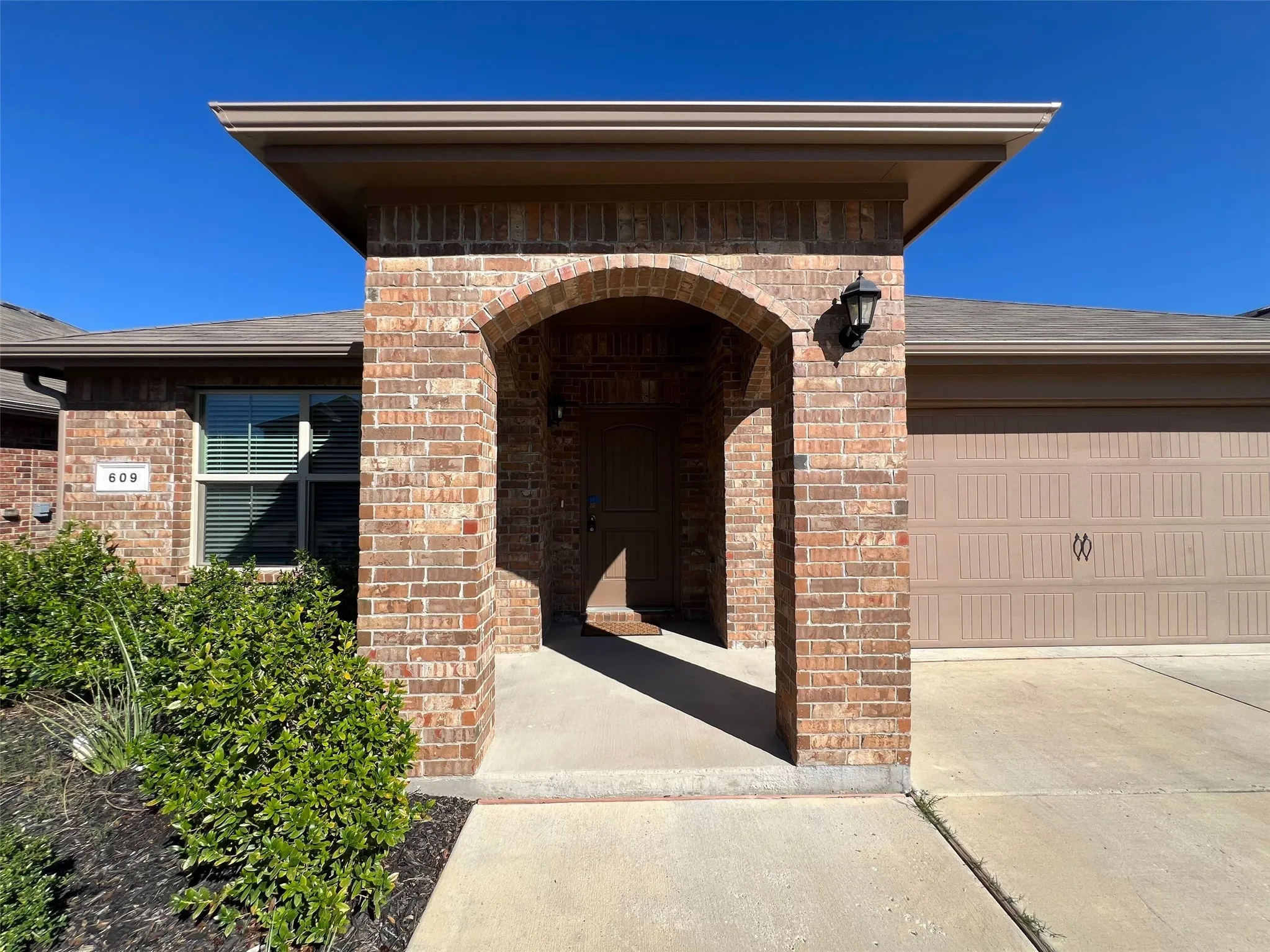 Single Family Residence For Rent in Tarrant County , 609 Buzzard Lake Trail, Fort Worth, Texas 76120, 3 Bedroom, 2 Bathroom, 2 Garage spaces, 1,710 Sqft, built in 2018, mls#21404512, Real Estate Agent in Fort Worth, Homes For Rent in Tarrant county, Homes For Rent in Fort Worth, Realtor in Fort Worth Texas, Real Estate Brokerage Independent Realty Texas, Luminita Cordes Realtor