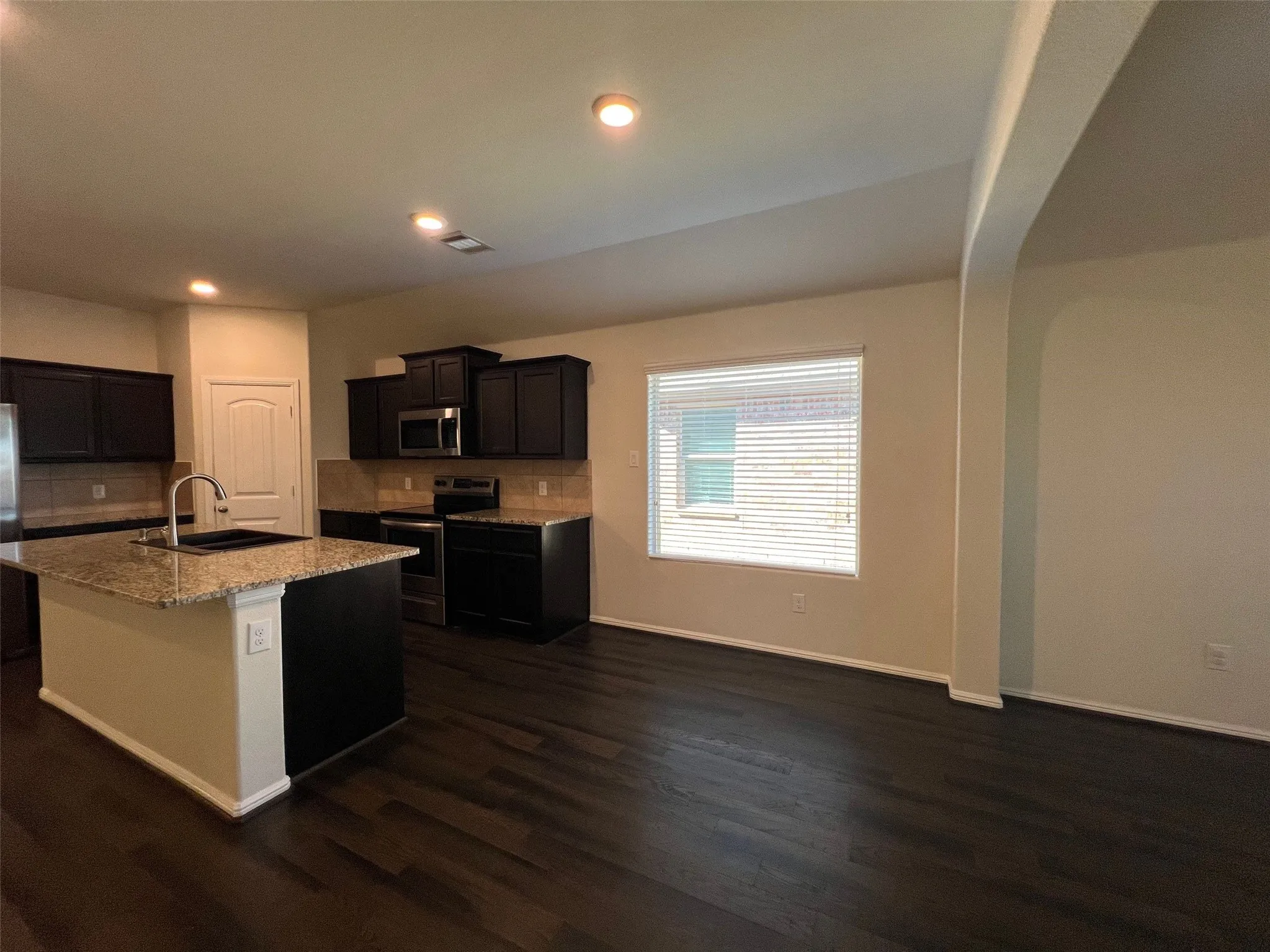 Single Family Residence For Rent in Tarrant County , 609 Buzzard Lake Trail, Fort Worth, Texas 76120, 3 Bedroom, 2 Bathroom, 2 Garage spaces, 1,710 Sqft, built in 2018, mls#21404512, Real Estate Agent in Fort Worth, Homes For Rent in Tarrant county, Homes For Rent in Fort Worth, Realtor in Fort Worth Texas, Real Estate Brokerage Independent Realty Texas, Luminita Cordes Realtor