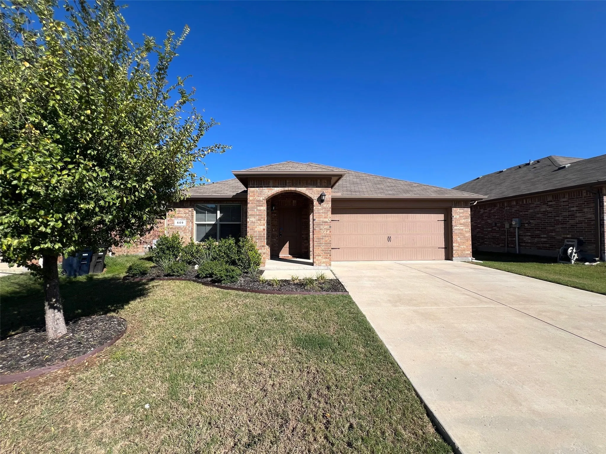 Single Family Residence For Rent in Tarrant County , 609 Buzzard Lake Trail, Fort Worth, Texas 76120, 3 Bedroom, 2 Bathroom, 2 Garage spaces, 1,710 Sqft, built in 2018, mls#21404512, Real Estate Agent in Fort Worth, Homes For Rent in Tarrant county, Homes For Rent in Fort Worth, Realtor in Fort Worth Texas, Real Estate Brokerage Independent Realty Texas, Luminita Cordes Realtor