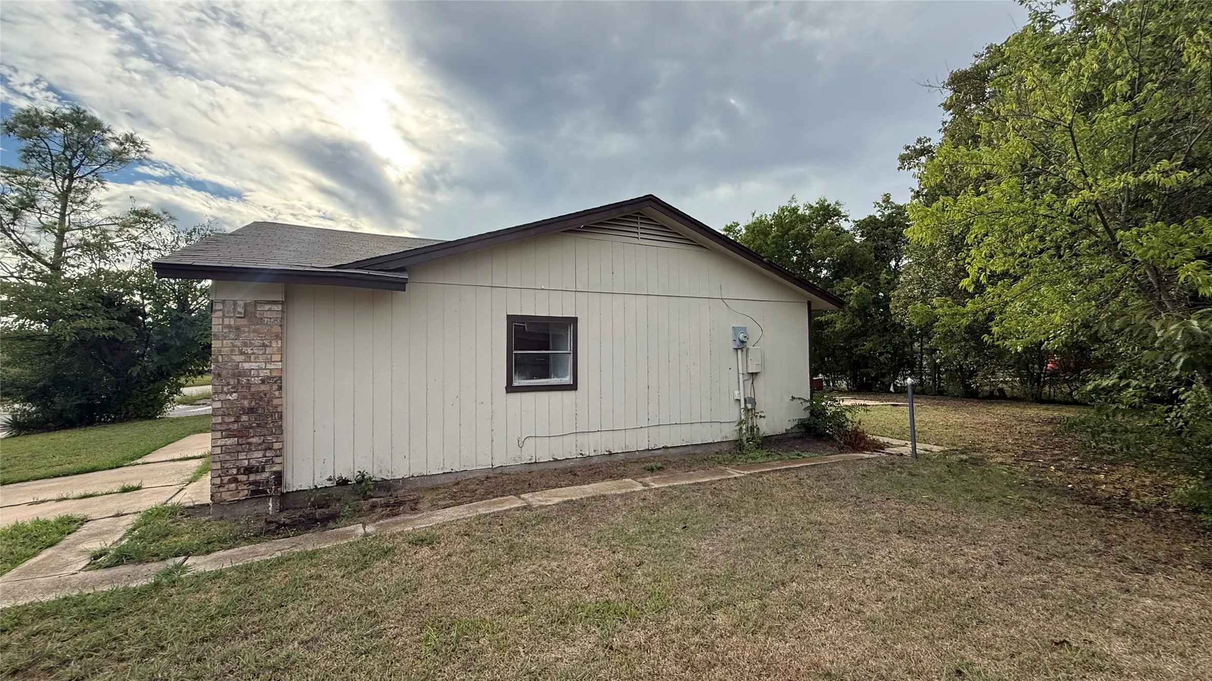 Single Family Residence For Sale in Hunt County , 4916 Mcdougal Street, Greenville, Texas 75401, 4 Bedroom, 2 Bathroom, Garage spaces, 1,266 Sqft, built in 1975, mls#21403590, Real Estate Agent in Greenville, Homes For Sale in Hunt county, Homes For Sale in Greenville, Realtor in Greenville Texas, Real Estate Brokerage Independent Realty Texas, Luminita Cordes Realtor
