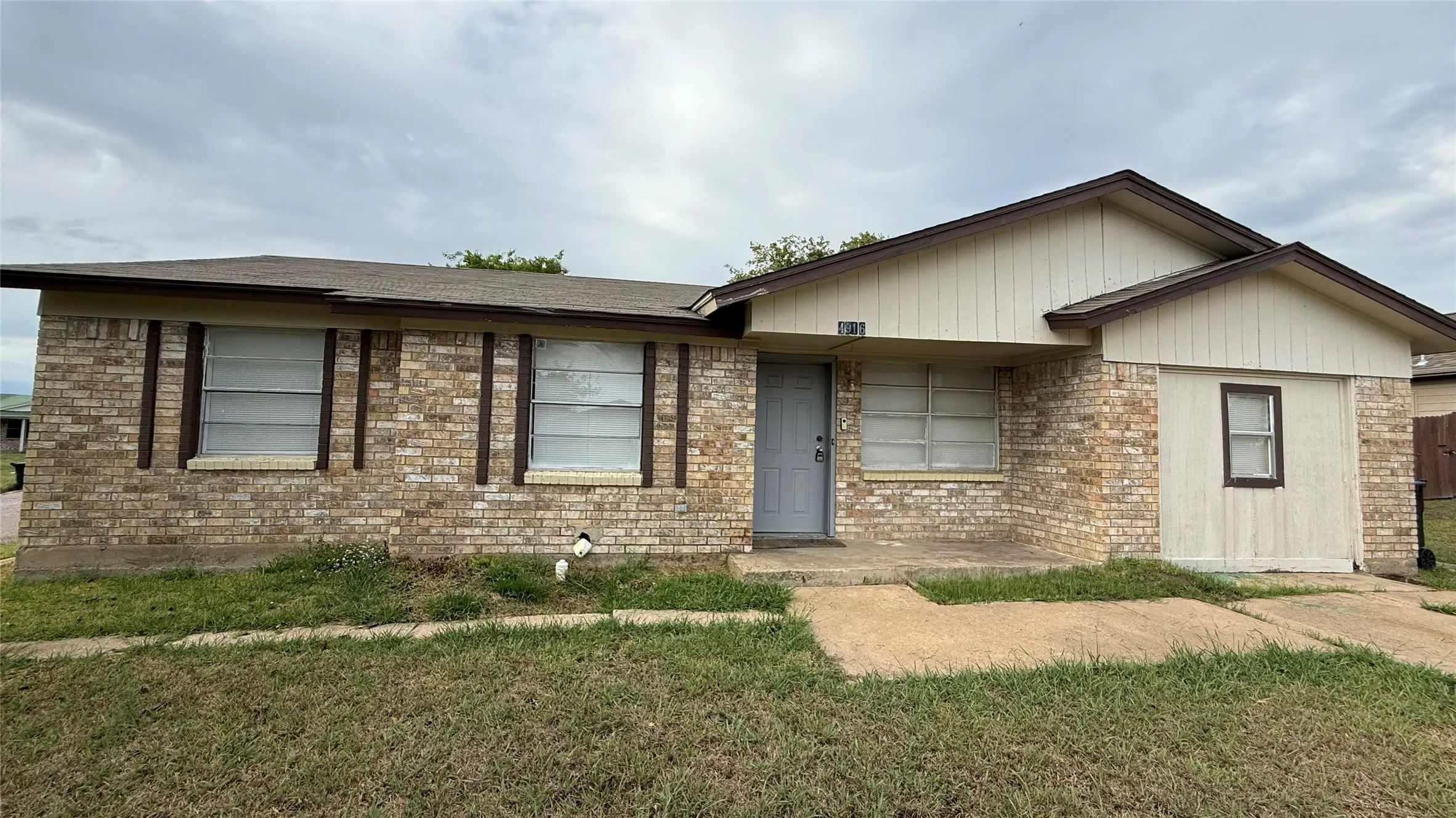 Single Family Residence For Sale in Hunt County , 4916 Mcdougal Street, Greenville, Texas 75401, 4 Bedroom, 2 Bathroom, Garage spaces, 1,266 Sqft, built in 1975, mls#21403590, Real Estate Agent in Greenville, Homes For Sale in Hunt county, Homes For Sale in Greenville, Realtor in Greenville Texas, Real Estate Brokerage Independent Realty Texas, Luminita Cordes Realtor