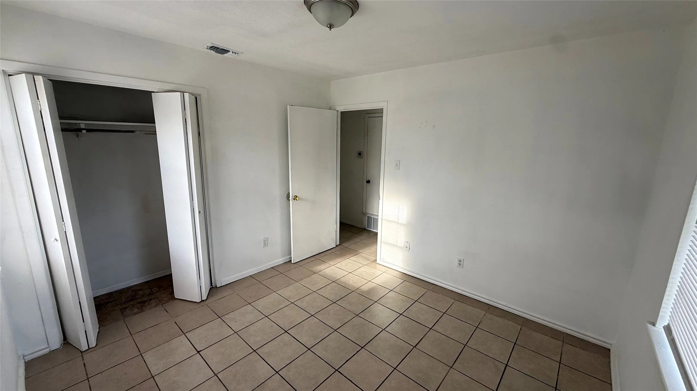 Single Family Residence For Sale in Hunt County , 4916 Mcdougal Street, Greenville, Texas 75401, 4 Bedroom, 2 Bathroom, Garage spaces, 1,266 Sqft, built in 1975, mls#21403590, Real Estate Agent in Greenville, Homes For Sale in Hunt county, Homes For Sale in Greenville, Realtor in Greenville Texas, Real Estate Brokerage Independent Realty Texas, Luminita Cordes Realtor
