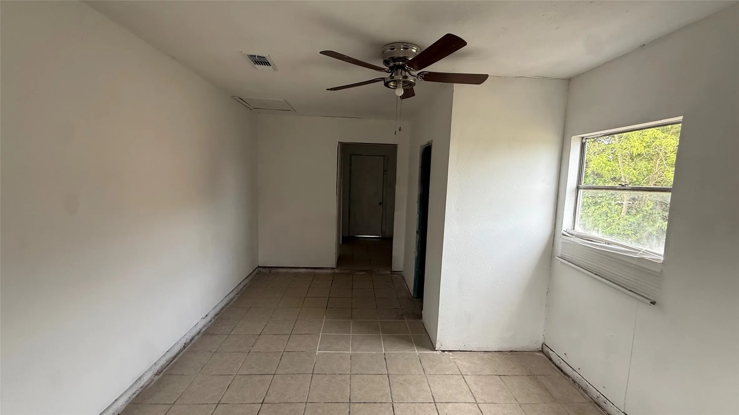 Single Family Residence For Sale in Hunt County , 4916 Mcdougal Street, Greenville, Texas 75401, 4 Bedroom, 2 Bathroom, Garage spaces, 1,266 Sqft, built in 1975, mls#21403590, Real Estate Agent in Greenville, Homes For Sale in Hunt county, Homes For Sale in Greenville, Realtor in Greenville Texas, Real Estate Brokerage Independent Realty Texas, Luminita Cordes Realtor
