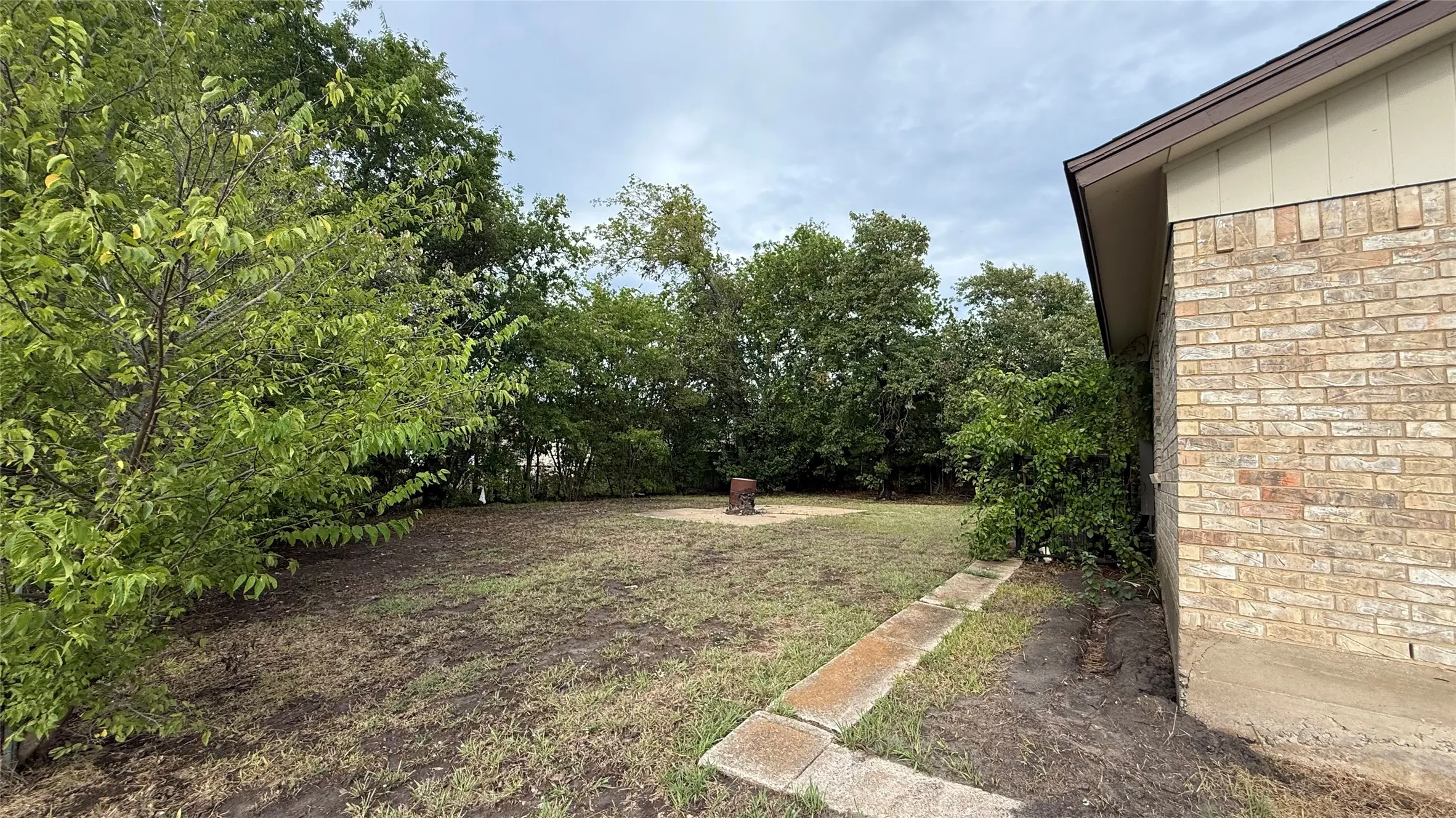 Single Family Residence For Sale in Hunt County , 4916 Mcdougal Street, Greenville, Texas 75401, 4 Bedroom, 2 Bathroom, Garage spaces, 1,266 Sqft, built in 1975, mls#21403590, Real Estate Agent in Greenville, Homes For Sale in Hunt county, Homes For Sale in Greenville, Realtor in Greenville Texas, Real Estate Brokerage Independent Realty Texas, Luminita Cordes Realtor