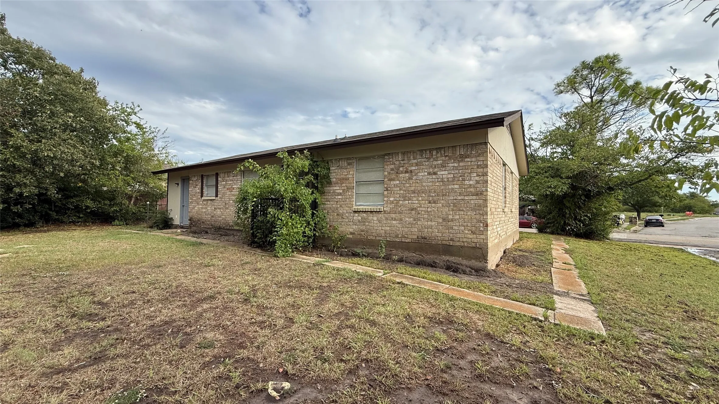Single Family Residence For Sale in Hunt County , 4916 Mcdougal Street, Greenville, Texas 75401, 4 Bedroom, 2 Bathroom, Garage spaces, 1,266 Sqft, built in 1975, mls#21403590, Real Estate Agent in Greenville, Homes For Sale in Hunt county, Homes For Sale in Greenville, Realtor in Greenville Texas, Real Estate Brokerage Independent Realty Texas, Luminita Cordes Realtor