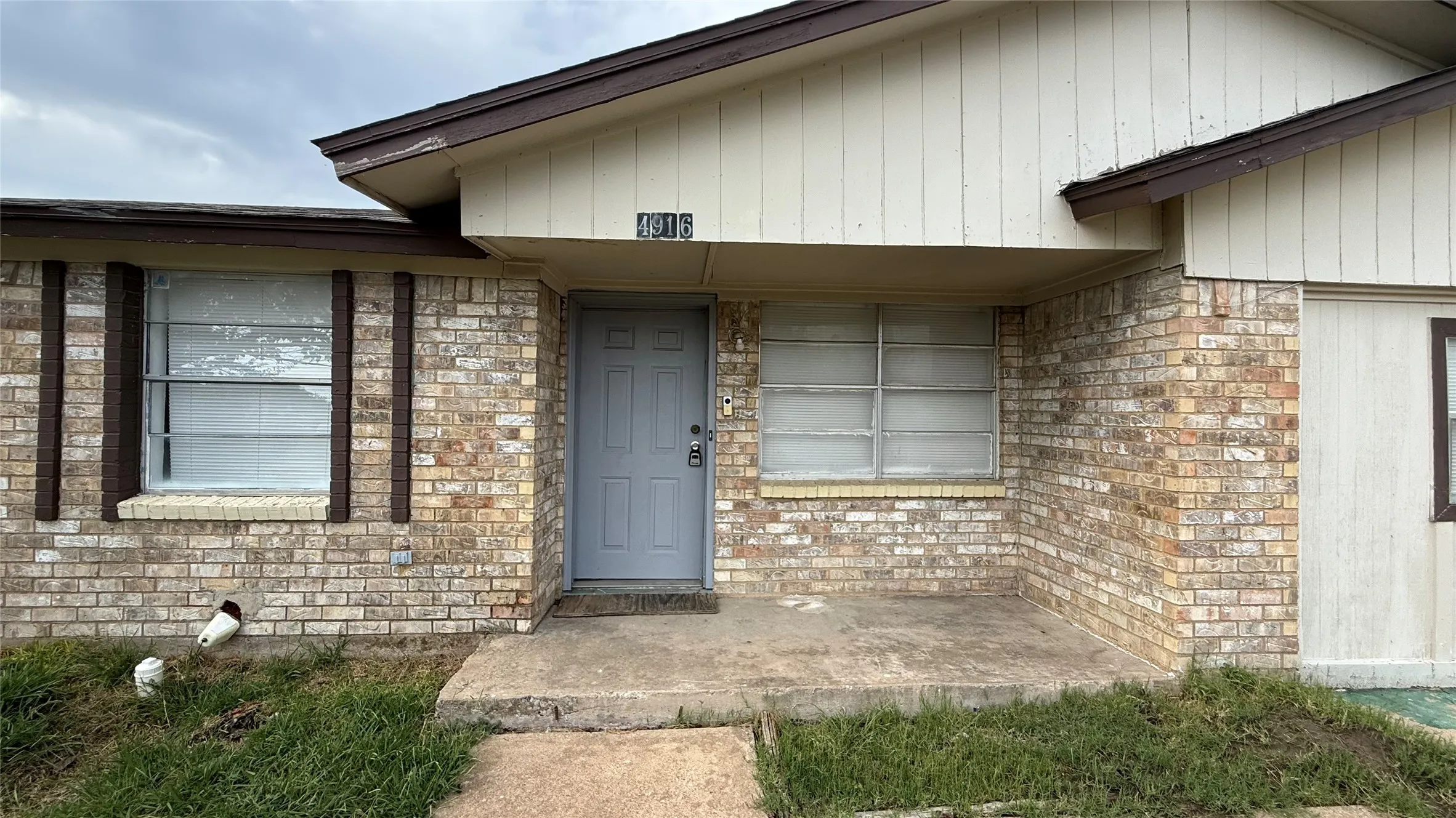 Single Family Residence For Sale in Hunt County , 4916 Mcdougal Street, Greenville, Texas 75401, 4 Bedroom, 2 Bathroom, Garage spaces, 1,266 Sqft, built in 1975, mls#21403590, Real Estate Agent in Greenville, Homes For Sale in Hunt county, Homes For Sale in Greenville, Realtor in Greenville Texas, Real Estate Brokerage Independent Realty Texas, Luminita Cordes Realtor