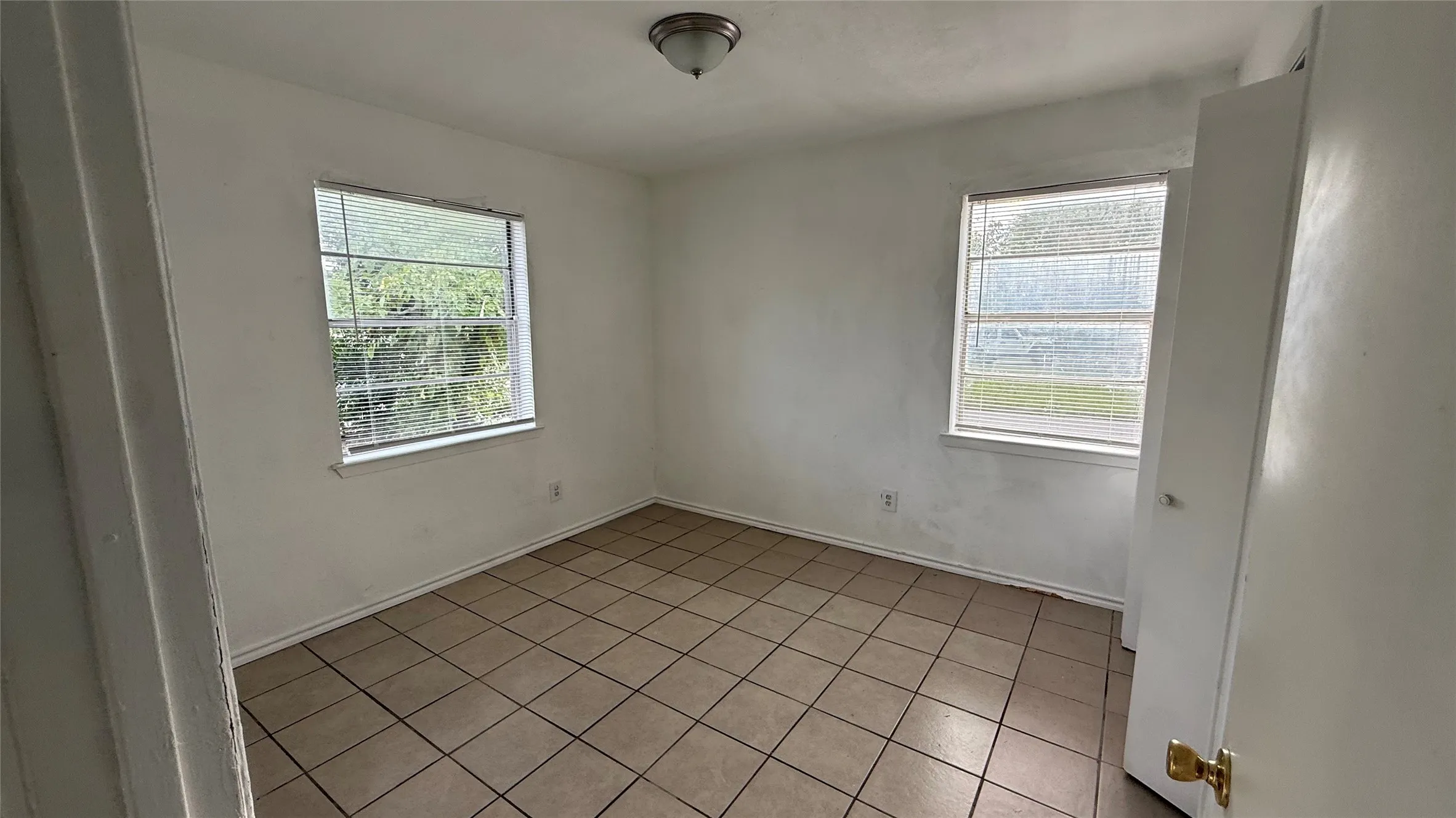 Single Family Residence For Sale in Hunt County , 4916 Mcdougal Street, Greenville, Texas 75401, 4 Bedroom, 2 Bathroom, Garage spaces, 1,266 Sqft, built in 1975, mls#21403590, Real Estate Agent in Greenville, Homes For Sale in Hunt county, Homes For Sale in Greenville, Realtor in Greenville Texas, Real Estate Brokerage Independent Realty Texas, Luminita Cordes Realtor
