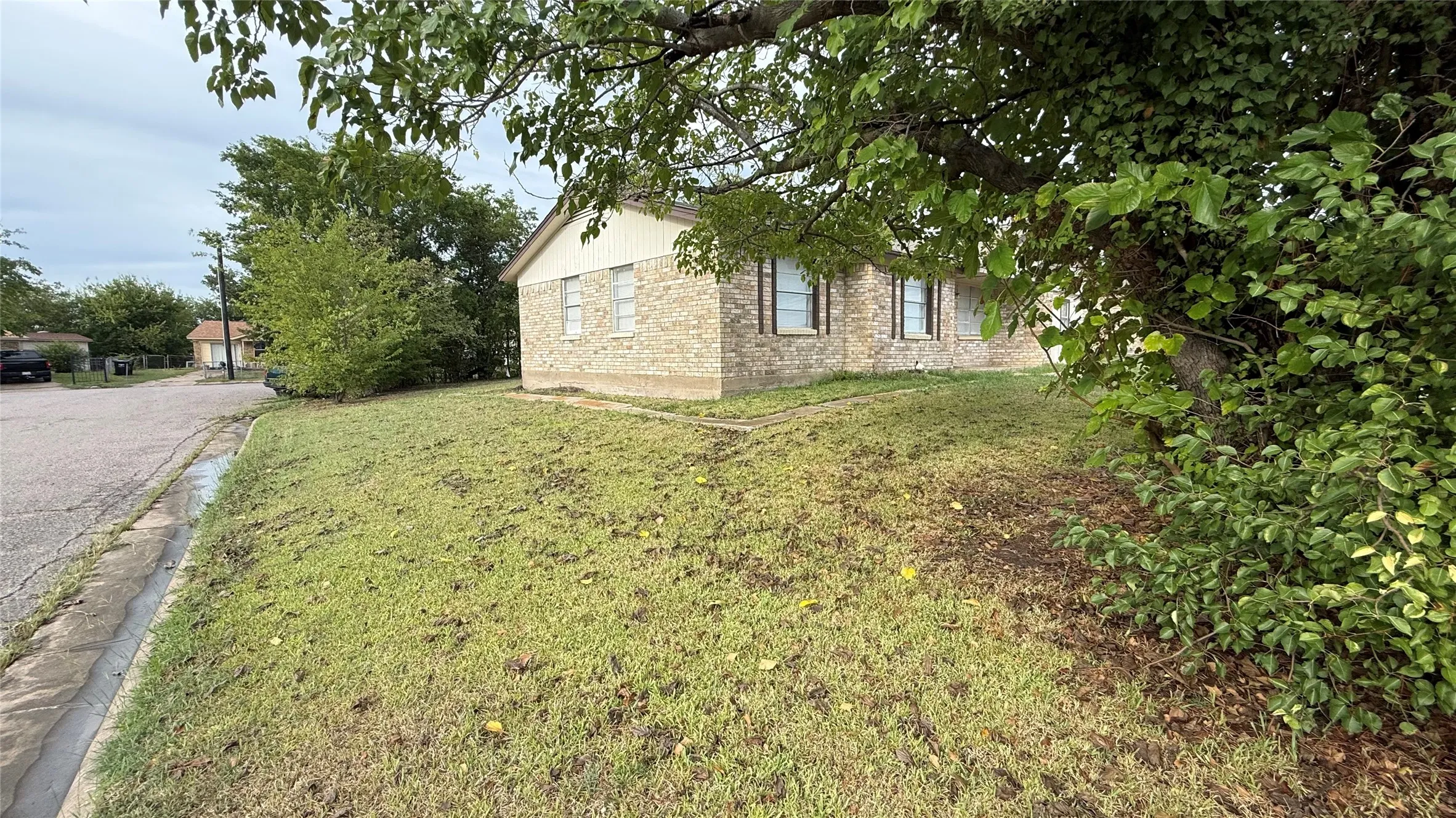 Single Family Residence For Sale in Hunt County , 4916 Mcdougal Street, Greenville, Texas 75401, 4 Bedroom, 2 Bathroom, Garage spaces, 1,266 Sqft, built in 1975, mls#21403590, Real Estate Agent in Greenville, Homes For Sale in Hunt county, Homes For Sale in Greenville, Realtor in Greenville Texas, Real Estate Brokerage Independent Realty Texas, Luminita Cordes Realtor