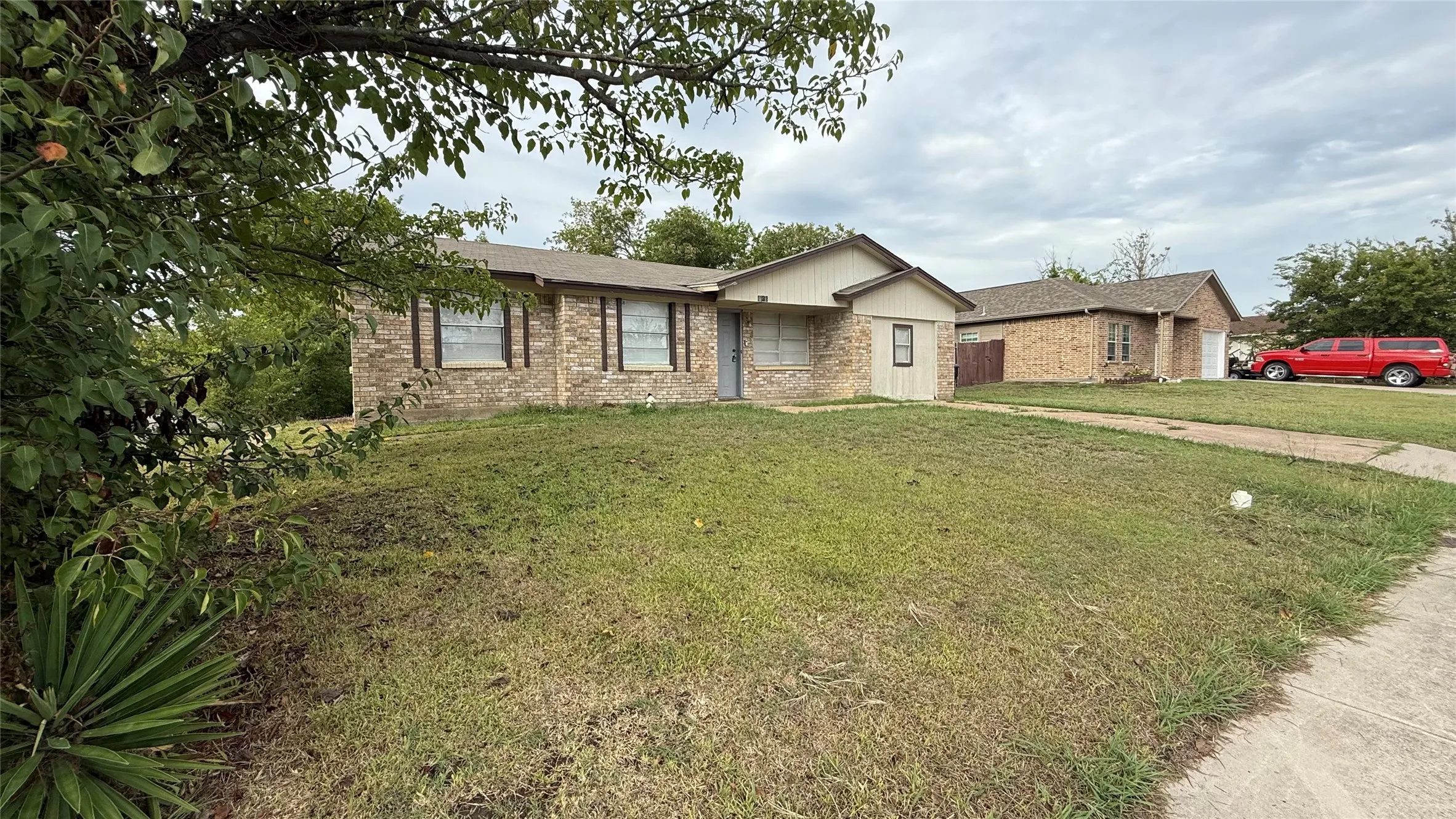 Single Family Residence For Sale in Hunt County , 4916 Mcdougal Street, Greenville, Texas 75401, 4 Bedroom, 2 Bathroom, Garage spaces, 1,266 Sqft, built in 1975, mls#21403590, Real Estate Agent in Greenville, Homes For Sale in Hunt county, Homes For Sale in Greenville, Realtor in Greenville Texas, Real Estate Brokerage Independent Realty Texas, Luminita Cordes Realtor