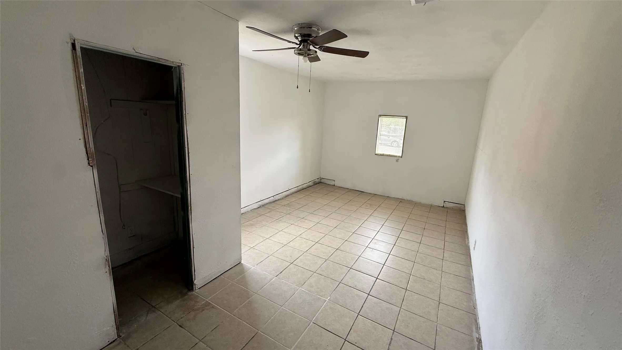 Single Family Residence For Sale in Hunt County , 4916 Mcdougal Street, Greenville, Texas 75401, 4 Bedroom, 2 Bathroom, Garage spaces, 1,266 Sqft, built in 1975, mls#21403590, Real Estate Agent in Greenville, Homes For Sale in Hunt county, Homes For Sale in Greenville, Realtor in Greenville Texas, Real Estate Brokerage Independent Realty Texas, Luminita Cordes Realtor