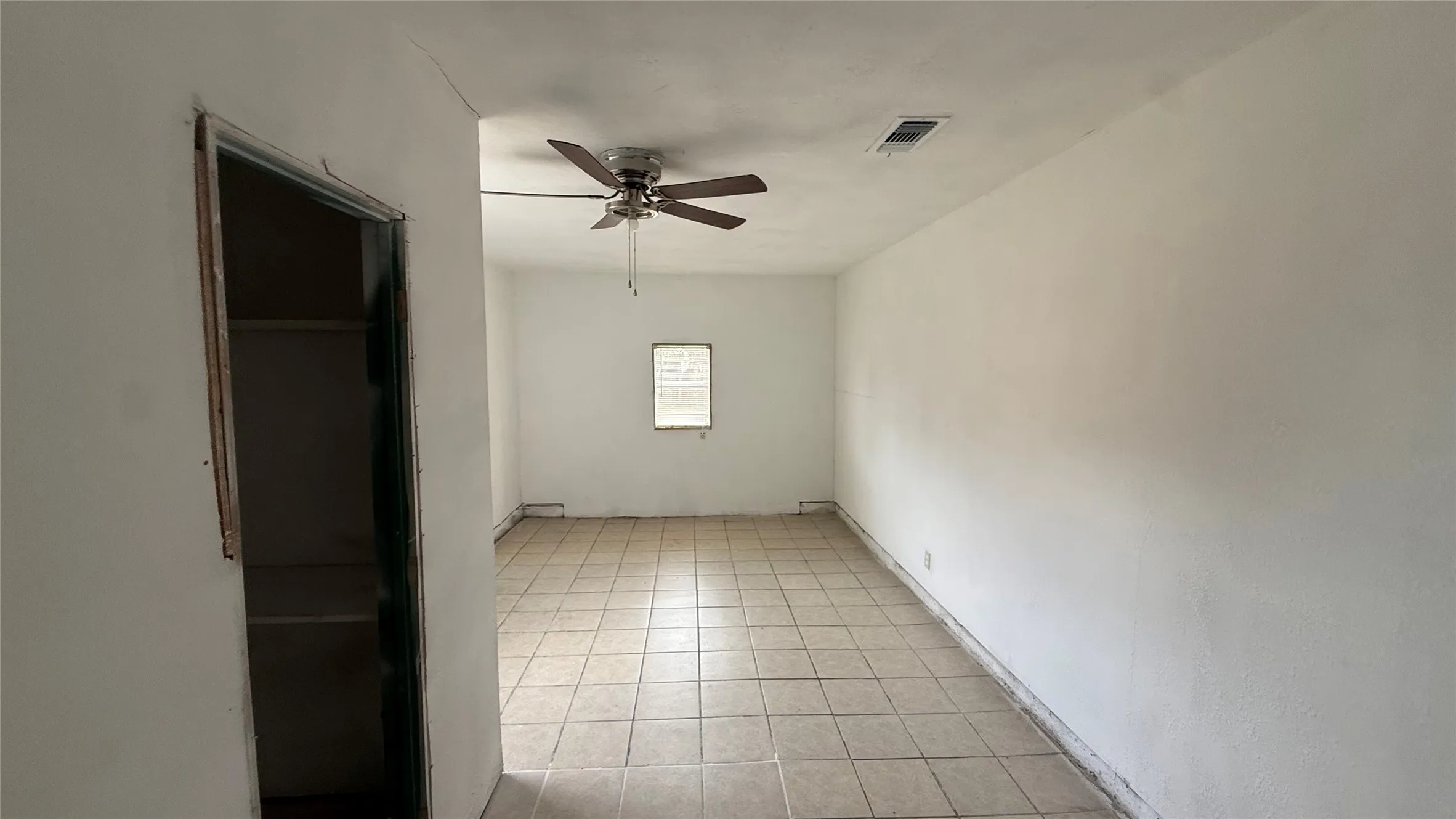 Single Family Residence For Sale in Hunt County , 4916 Mcdougal Street, Greenville, Texas 75401, 4 Bedroom, 2 Bathroom, Garage spaces, 1,266 Sqft, built in 1975, mls#21403590, Real Estate Agent in Greenville, Homes For Sale in Hunt county, Homes For Sale in Greenville, Realtor in Greenville Texas, Real Estate Brokerage Independent Realty Texas, Luminita Cordes Realtor