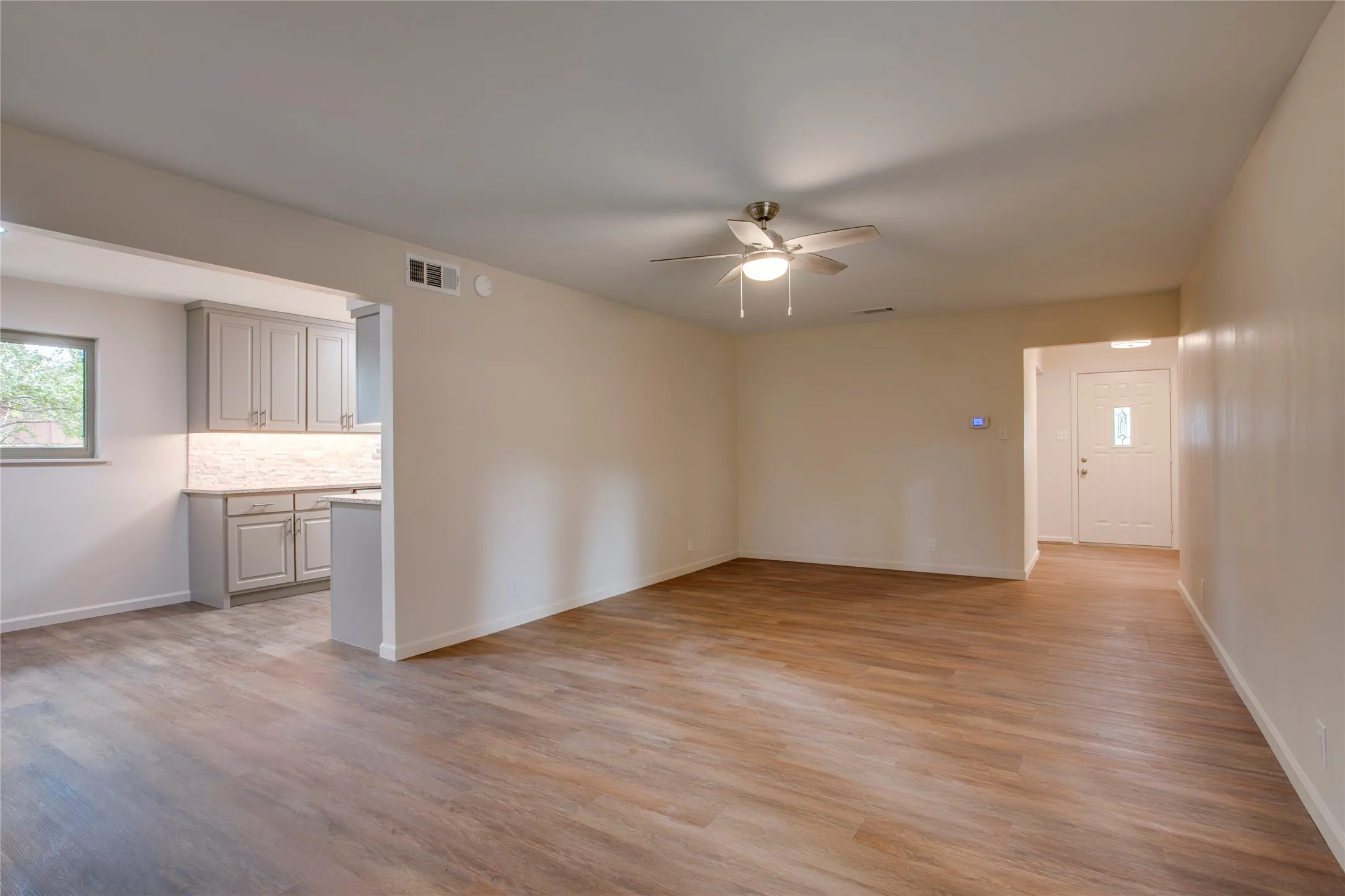 Single Family Residence For Sale in Dallas County , 6945 Clearglen Drive, Dallas, Texas 75232, 3 Bedroom, 2 Bathroom, 2 Garage spaces, 1,778 Sqft, built in 1963, mls#21403866, Real Estate Agent in Dallas, Homes For Sale in Dallas county, Homes For Sale in Dallas, Realtor in Dallas Texas, Real Estate Brokerage Independent Realty Texas, Luminita Cordes Realtor