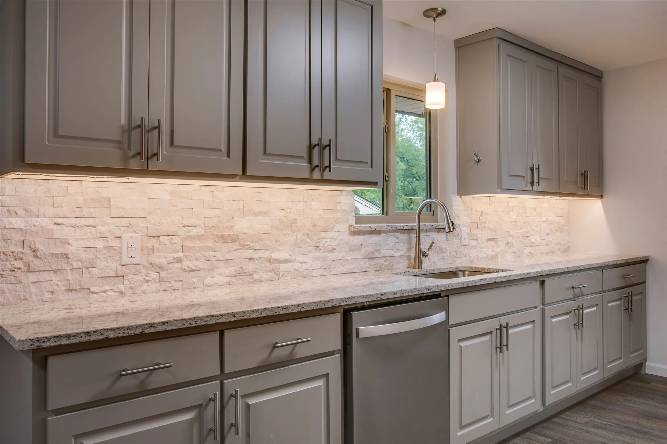Single Family Residence For Sale in Dallas County , 6945 Clearglen Drive, Dallas, Texas 75232, 3 Bedroom, 2 Bathroom, 2 Garage spaces, 1,778 Sqft, built in 1963, mls#21403866, Real Estate Agent in Dallas, Homes For Sale in Dallas county, Homes For Sale in Dallas, Realtor in Dallas Texas, Real Estate Brokerage Independent Realty Texas, Luminita Cordes Realtor