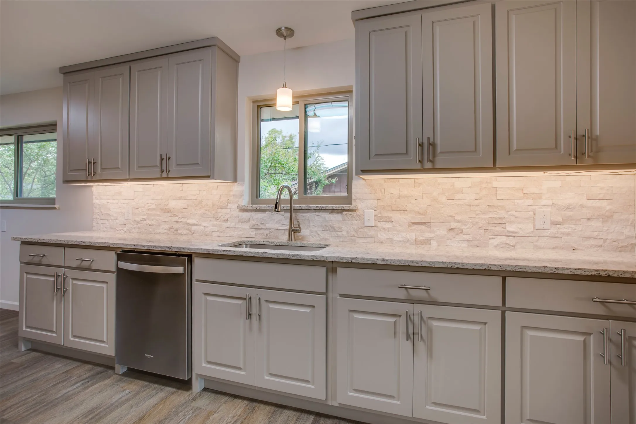 Single Family Residence For Sale in Dallas County , 6945 Clearglen Drive, Dallas, Texas 75232, 3 Bedroom, 2 Bathroom, 2 Garage spaces, 1,778 Sqft, built in 1963, mls#21403866, Real Estate Agent in Dallas, Homes For Sale in Dallas county, Homes For Sale in Dallas, Realtor in Dallas Texas, Real Estate Brokerage Independent Realty Texas, Luminita Cordes Realtor