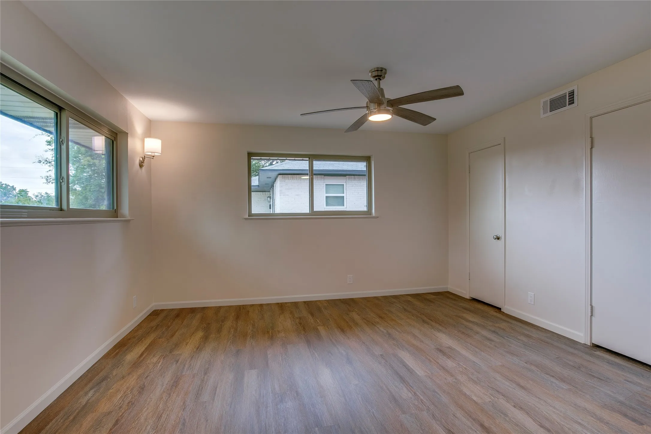 Single Family Residence For Sale in Dallas County , 6945 Clearglen Drive, Dallas, Texas 75232, 3 Bedroom, 2 Bathroom, 2 Garage spaces, 1,778 Sqft, built in 1963, mls#21403866, Real Estate Agent in Dallas, Homes For Sale in Dallas county, Homes For Sale in Dallas, Realtor in Dallas Texas, Real Estate Brokerage Independent Realty Texas, Luminita Cordes Realtor