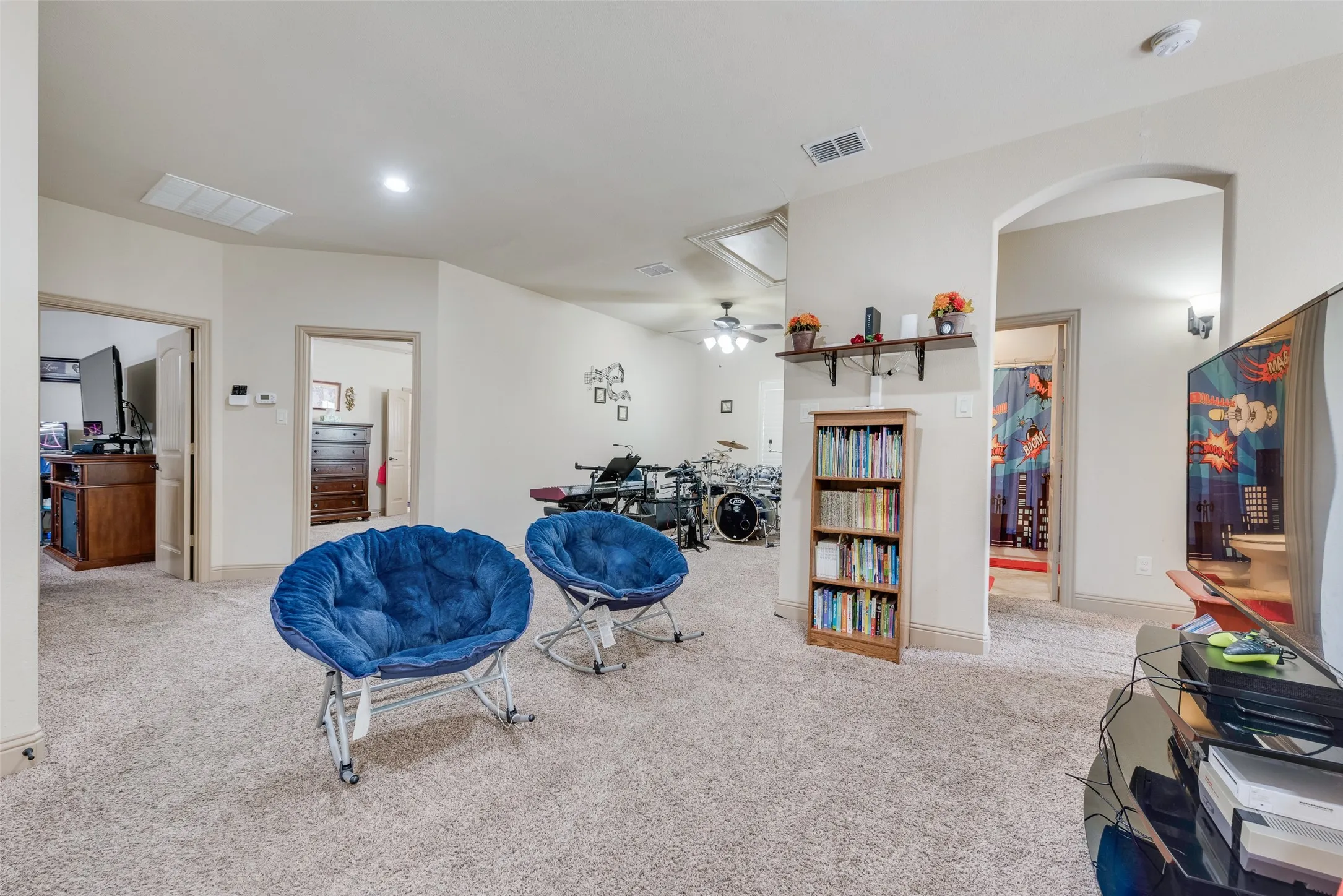 Rec room featuring light carpet and ceiling fan