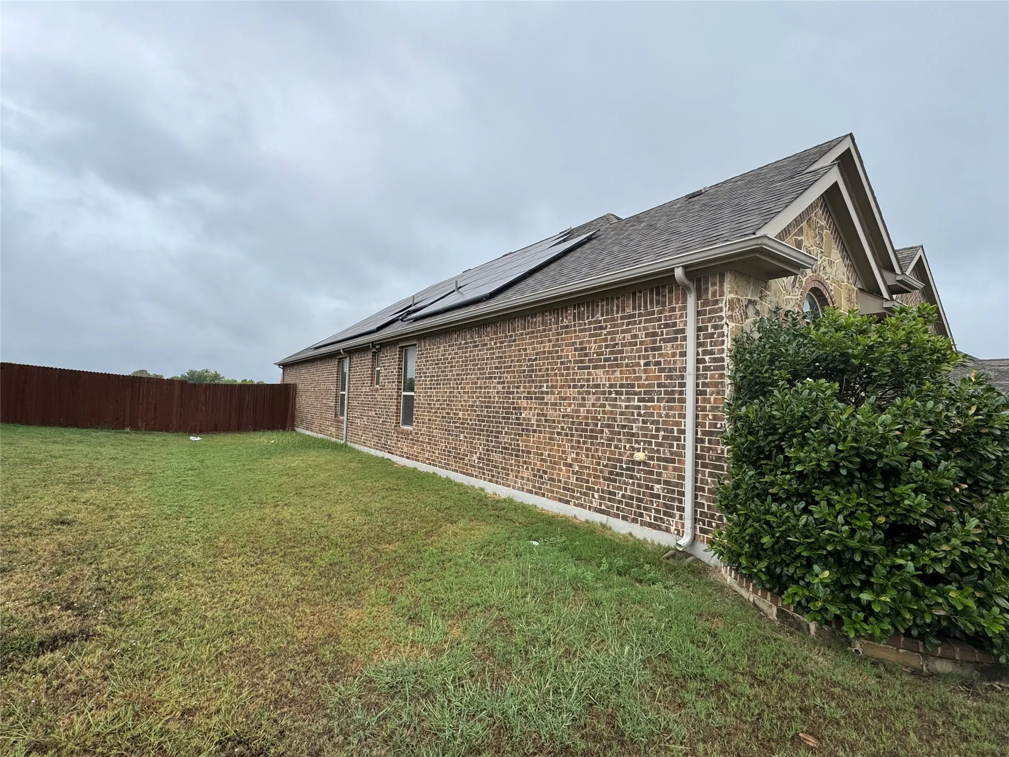 Single Family Residence For Sale in Ellis County , 505 Ashbury Drive, Midlothian, Texas 76065, 3 Bedroom, 2 Bathroom, 2 Garage spaces, 2,131 Sqft, built in 2017, mls#21404524, Real Estate Agent in Midlothian, Homes For Sale in Ellis county, Homes For Sale in Midlothian, Realtor in Midlothian Texas, Real Estate Brokerage Independent Realty Texas, Luminita Cordes Realtor