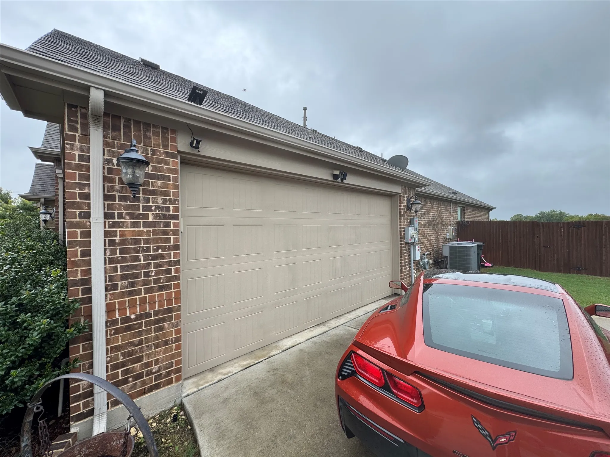 Single Family Residence For Sale in Ellis County , 505 Ashbury Drive, Midlothian, Texas 76065, 3 Bedroom, 2 Bathroom, 2 Garage spaces, 2,131 Sqft, built in 2017, mls#21404524, Real Estate Agent in Midlothian, Homes For Sale in Ellis county, Homes For Sale in Midlothian, Realtor in Midlothian Texas, Real Estate Brokerage Independent Realty Texas, Luminita Cordes Realtor