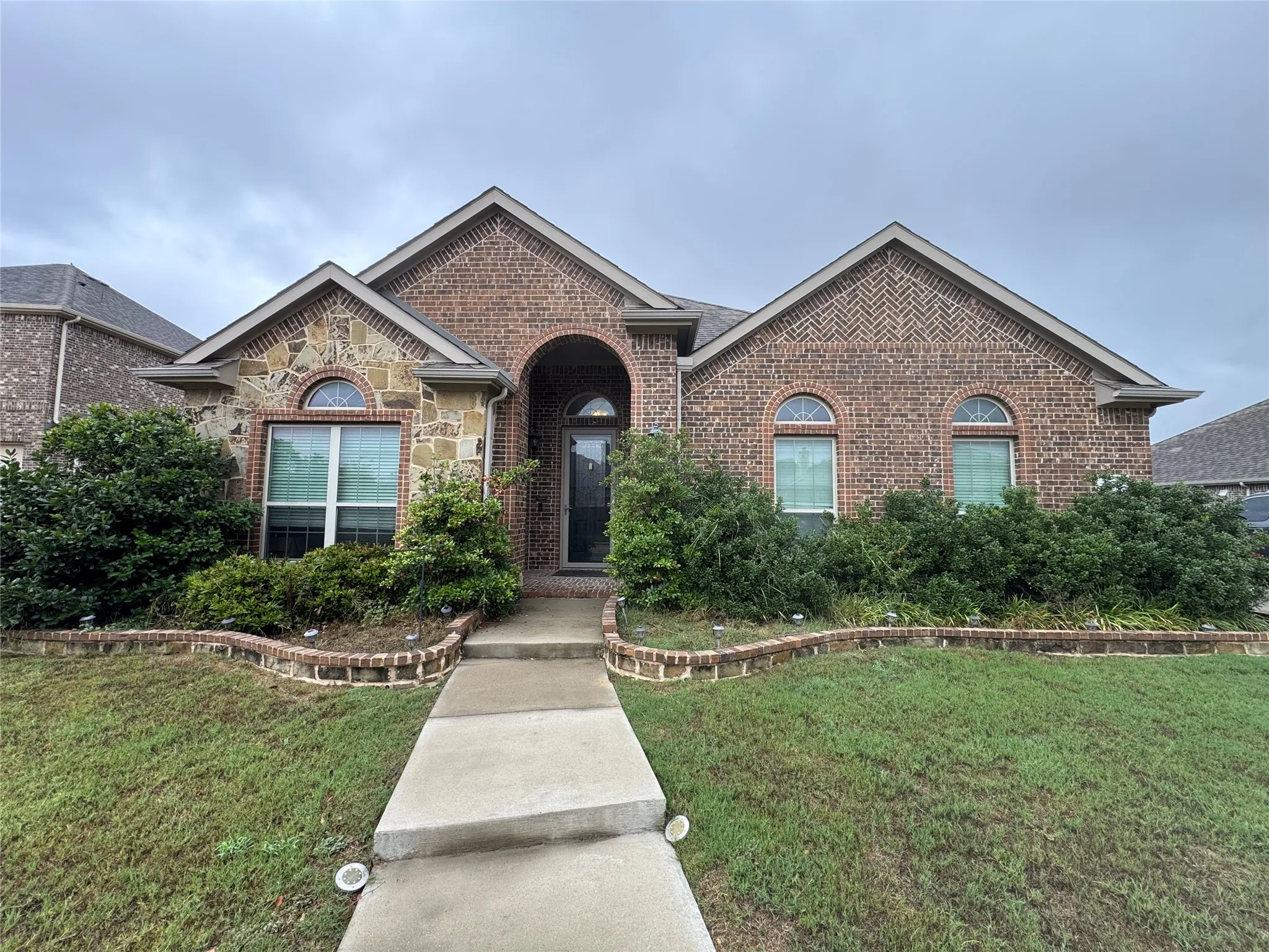 Single Family Residence For Sale in Ellis County , 505 Ashbury Drive, Midlothian, Texas 76065, 3 Bedroom, 2 Bathroom, 2 Garage spaces, 2,131 Sqft, built in 2017, mls#21404524, Real Estate Agent in Midlothian, Homes For Sale in Ellis county, Homes For Sale in Midlothian, Realtor in Midlothian Texas, Real Estate Brokerage Independent Realty Texas, Luminita Cordes Realtor
